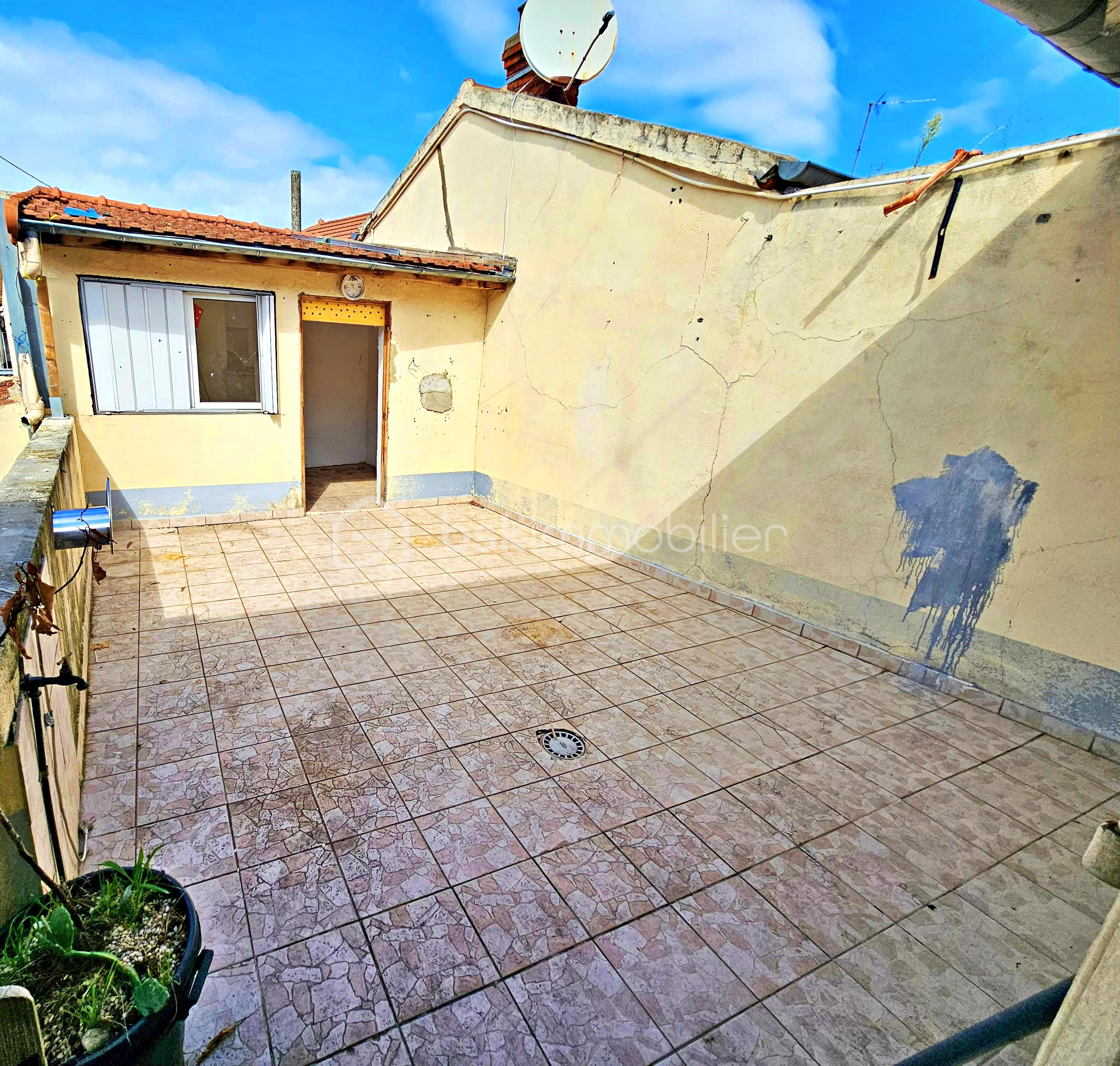 Immeuble mixte de 200 m² - Terrasse T4.jpg