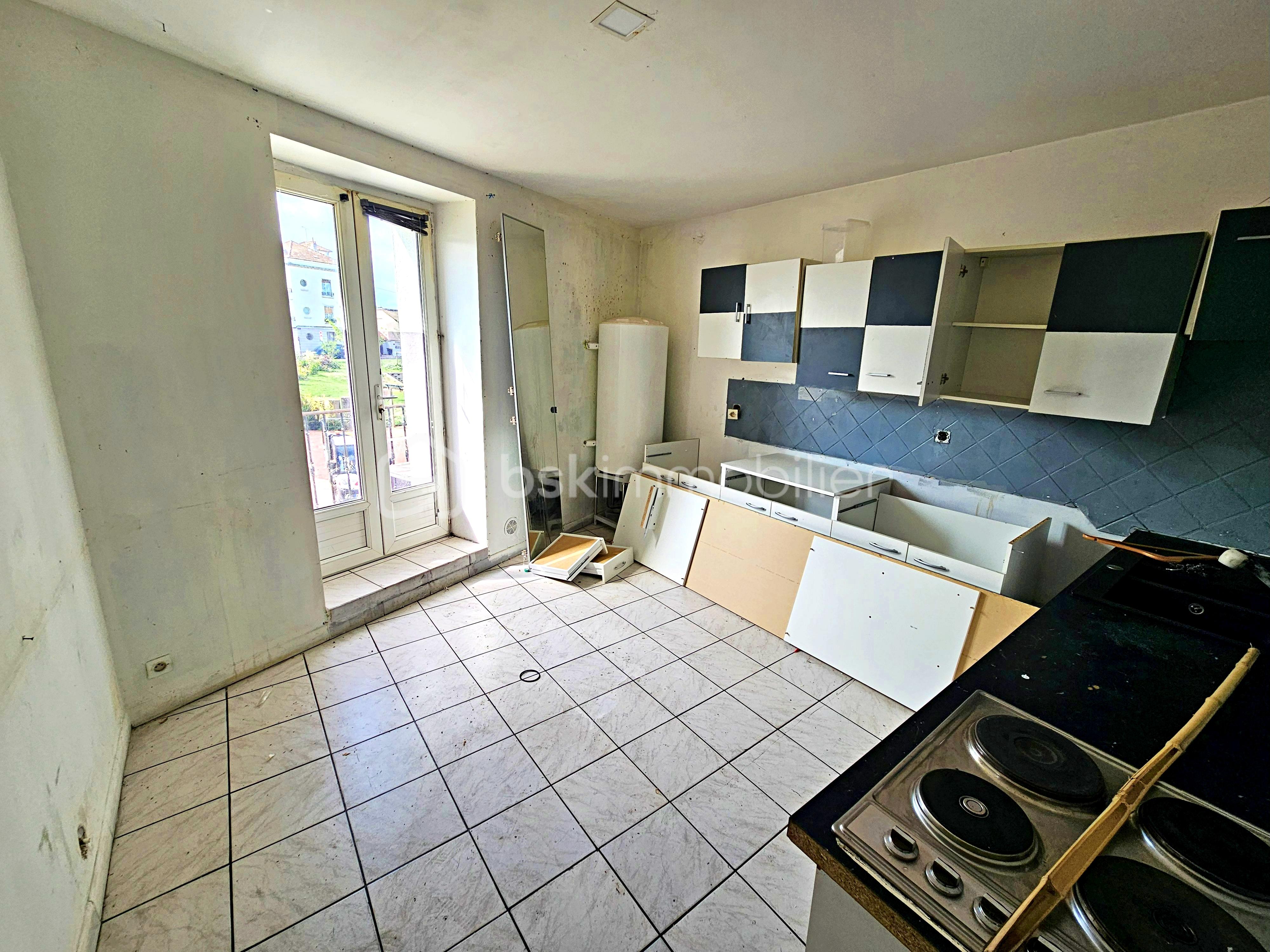 Immeuble mixte de 200 m² - Cuisine T4.jpg