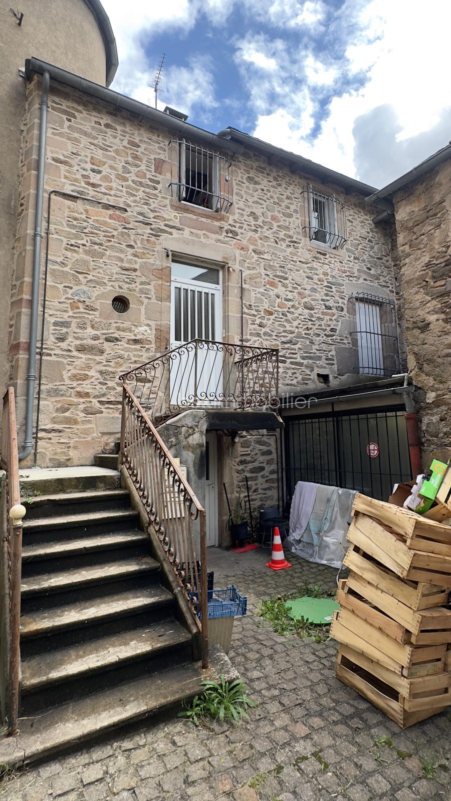 Immeuble mixte de 147 m² - WhatsApp Image 2025-09-29 à 17.13.17_c7768f66.jpg
