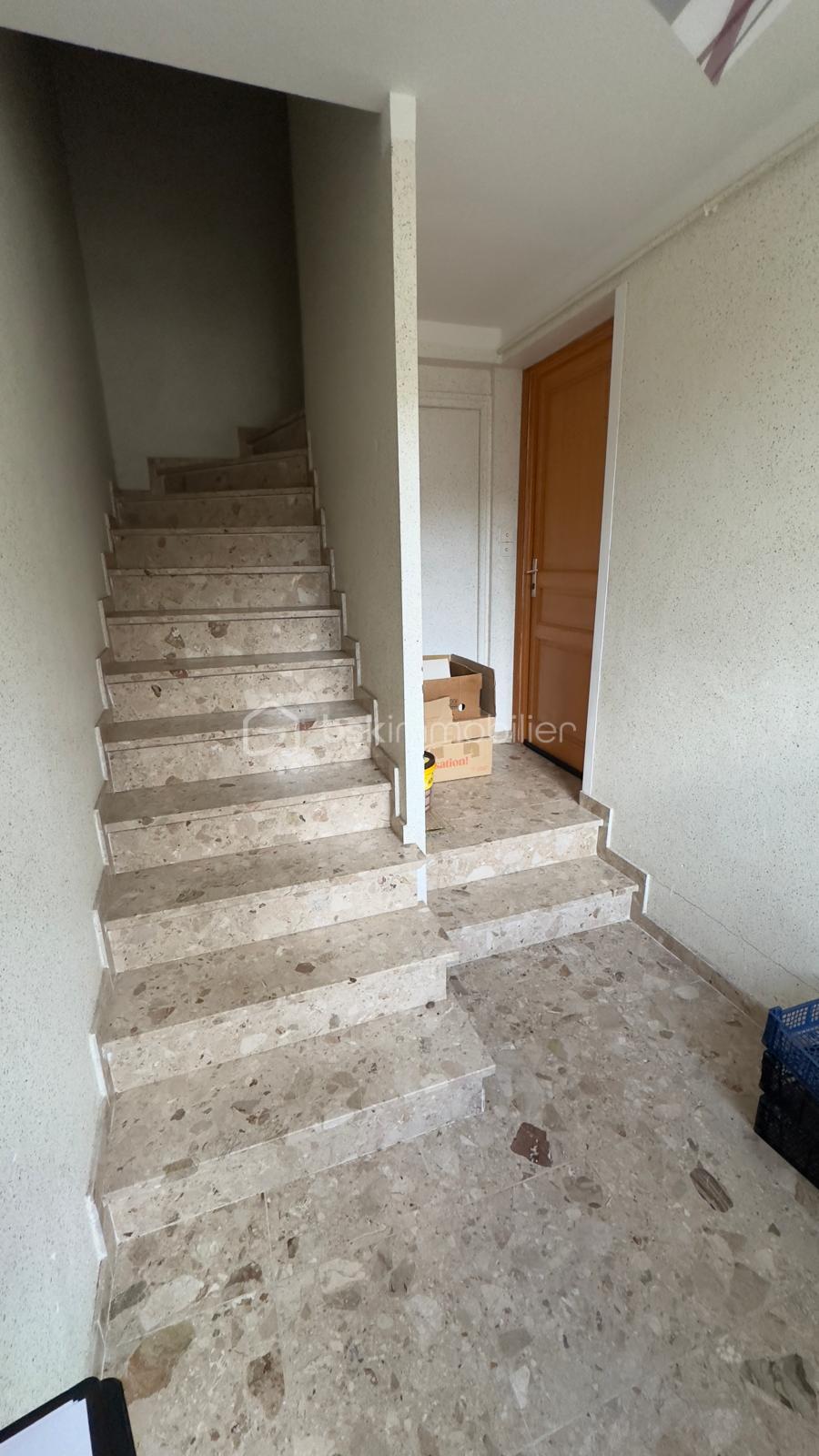 Immeuble mixte de 147 m² - WhatsApp Image 2025-09-29 à 17.13.17_0cf1437f.jpg