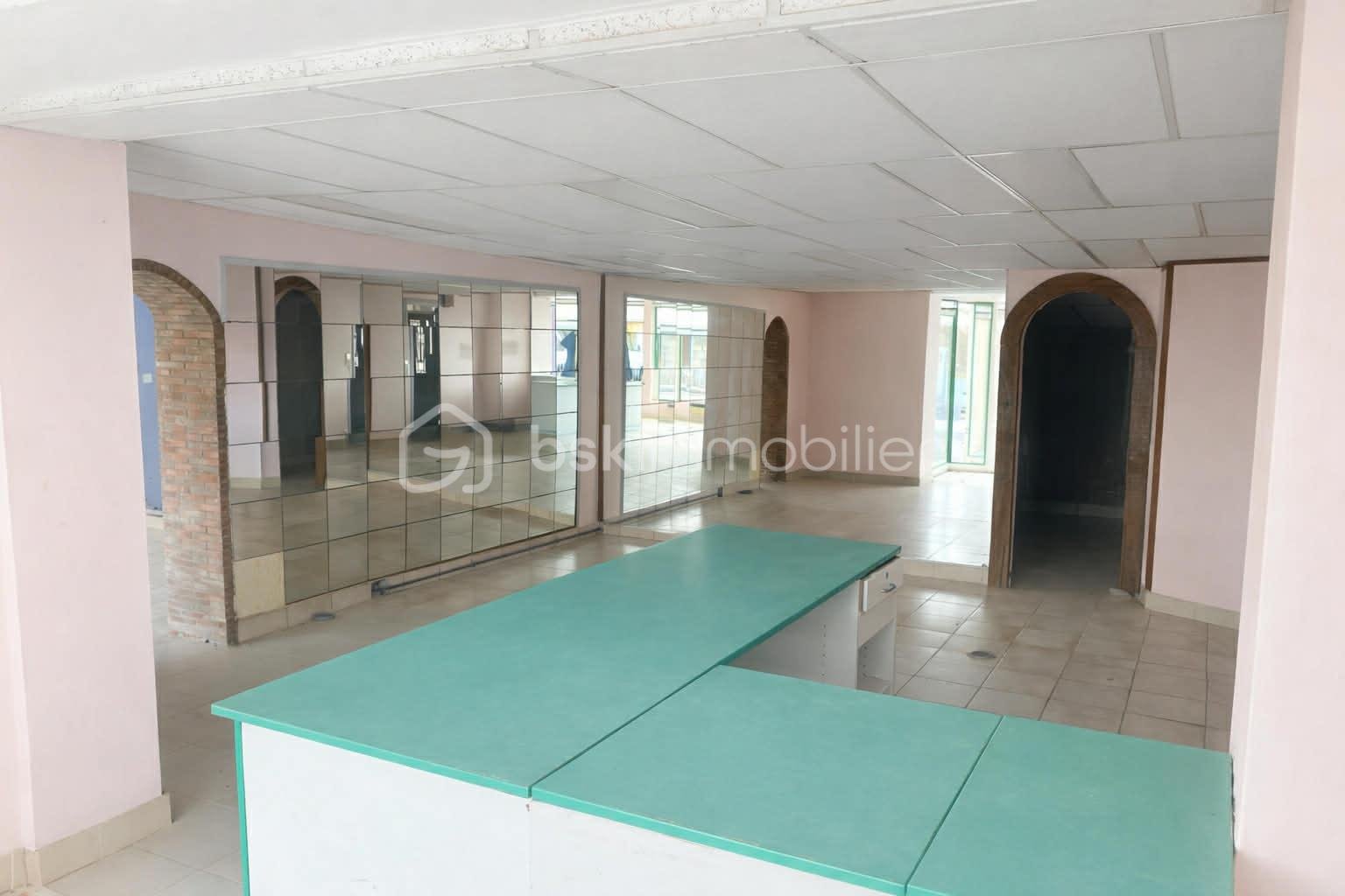 Local d'activités de 90 m² - bdaa2b9a-c618-4d04-90c8-eca0df2823b3.jfif