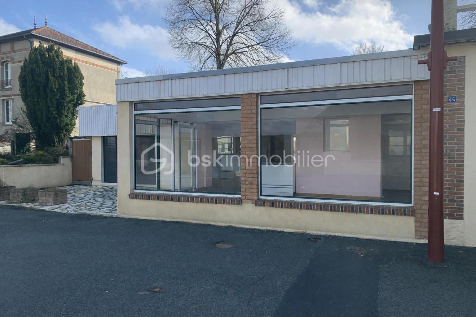 Local d'activités de 90 m² - e812e79b-109f-42d9-ba57-816e02c98228.jfif