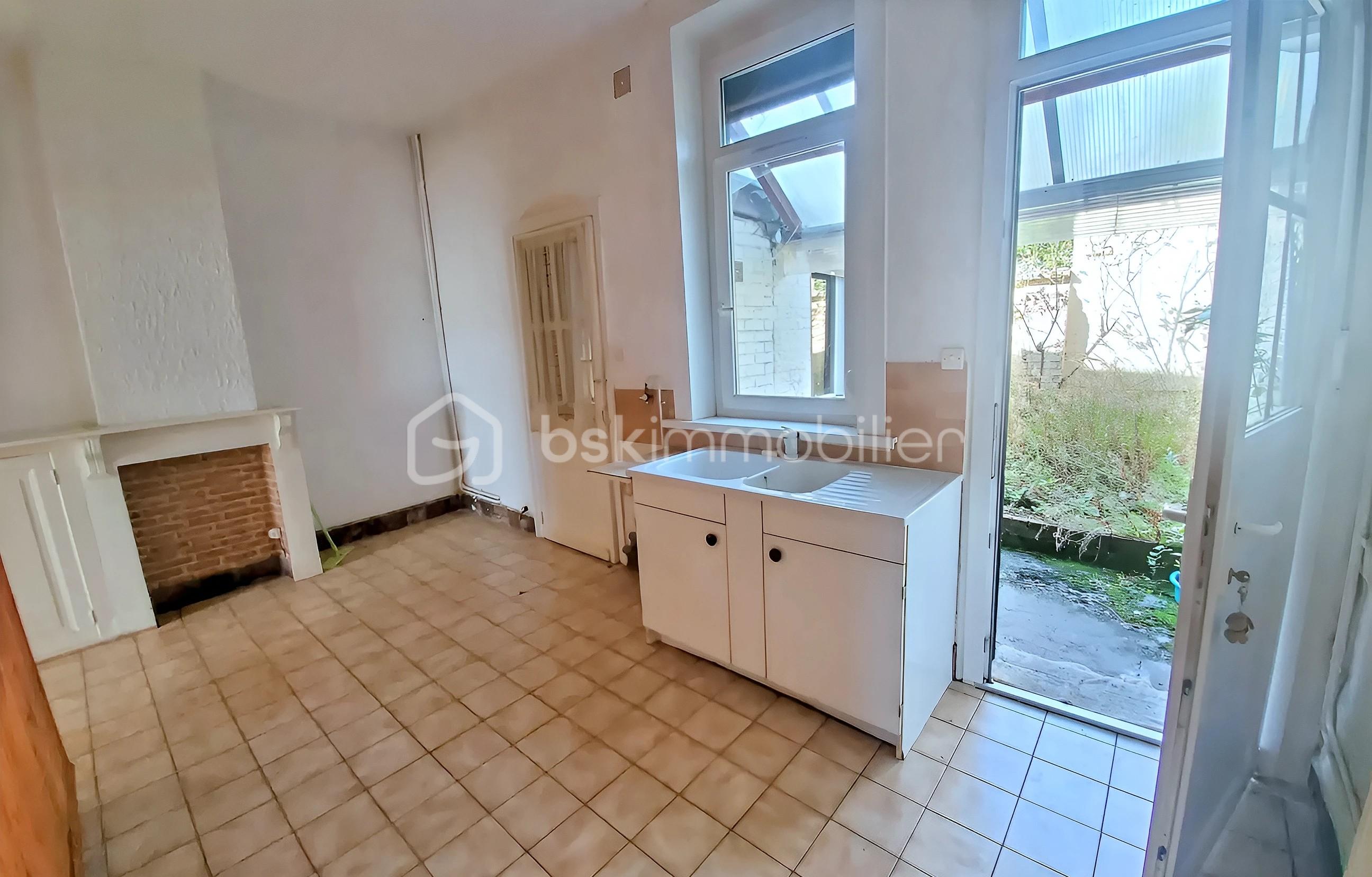Maison de ville de 70,20 m² - HB SEV OK CUIS en l'etat DEPUIS ESCALIER.jpg