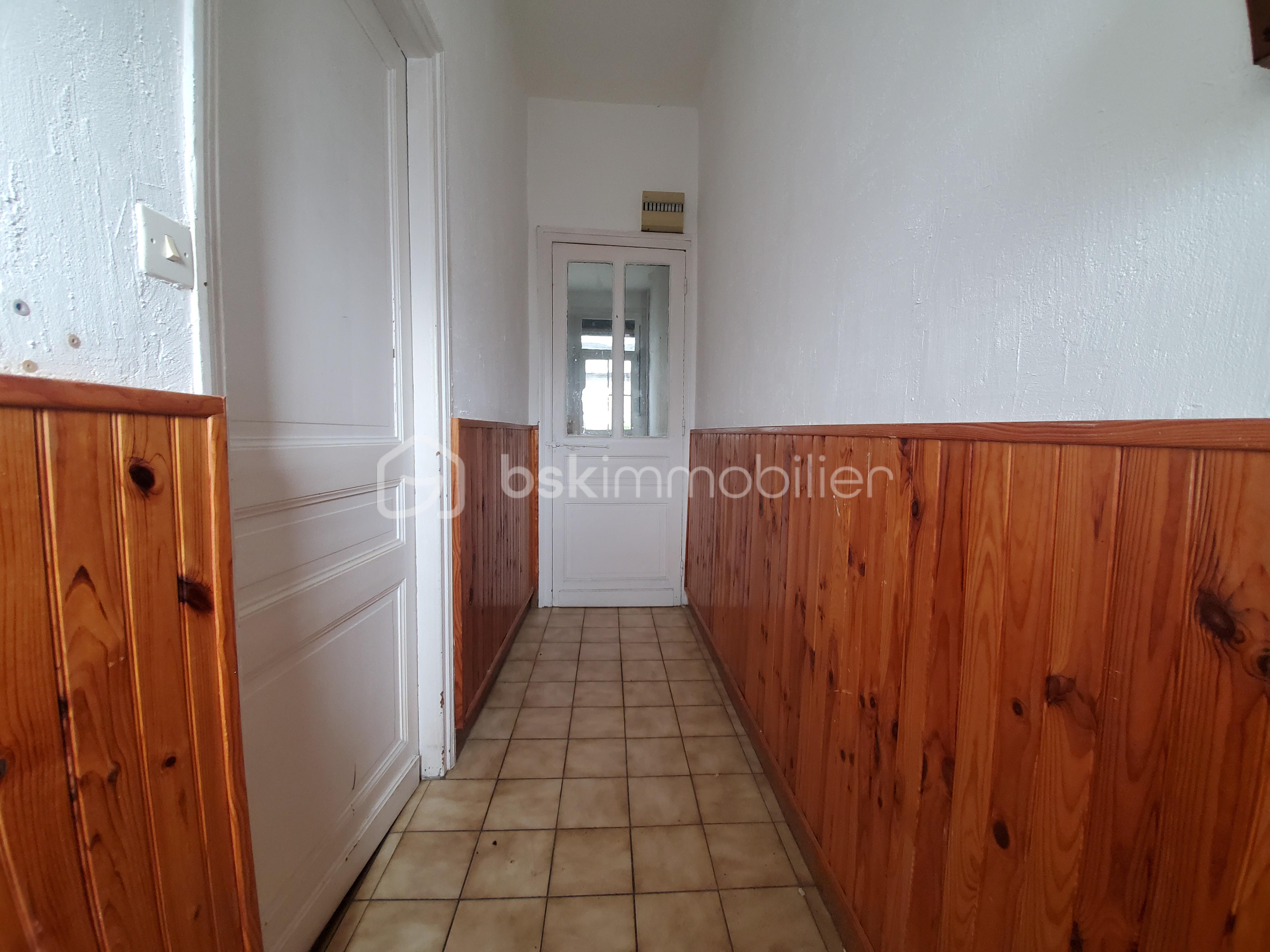 Maison de ville de 70,20 m² - HB SEV OK ENTREE en l'etat PORTES FERMEES (1).jpg