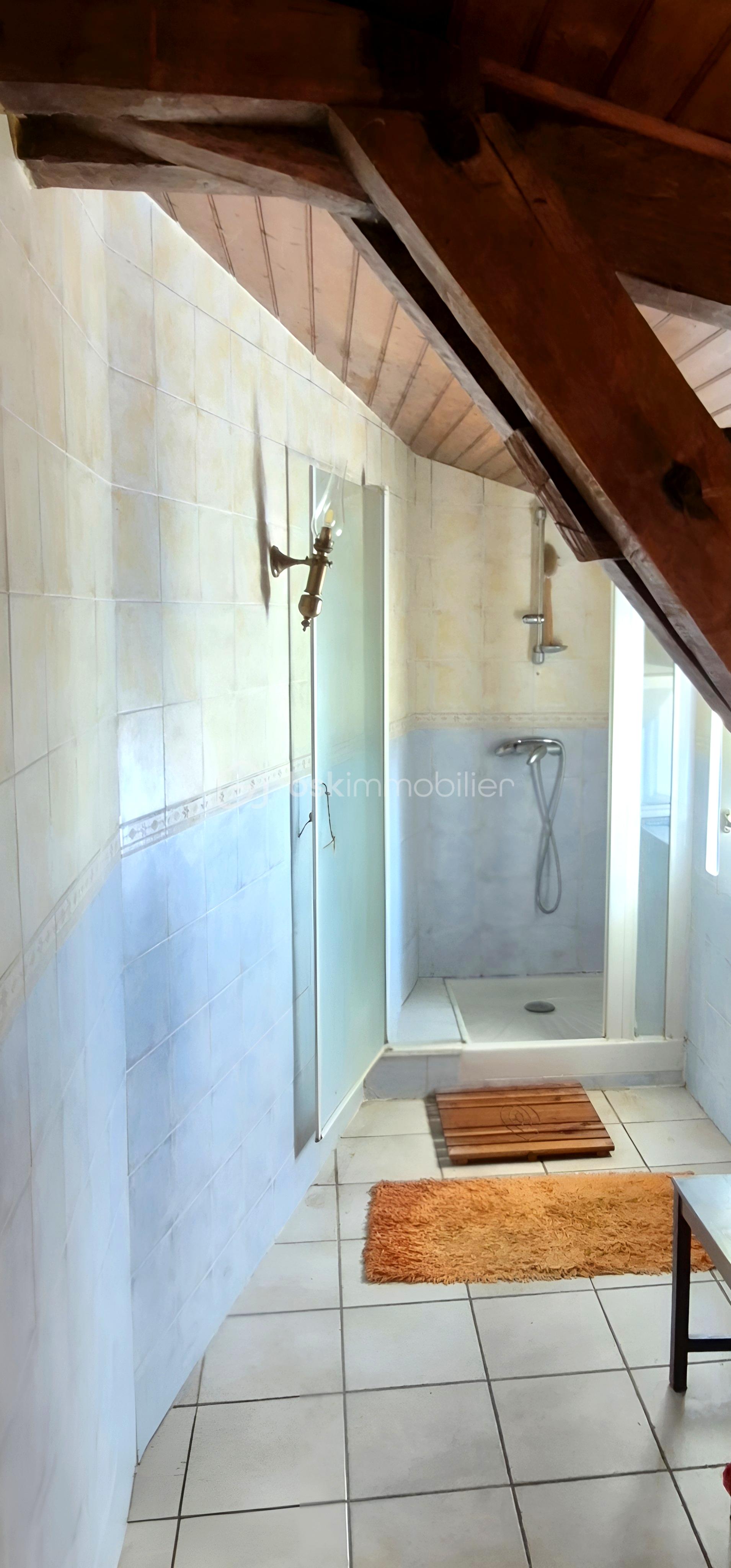 Salle d'eau etage.jpg