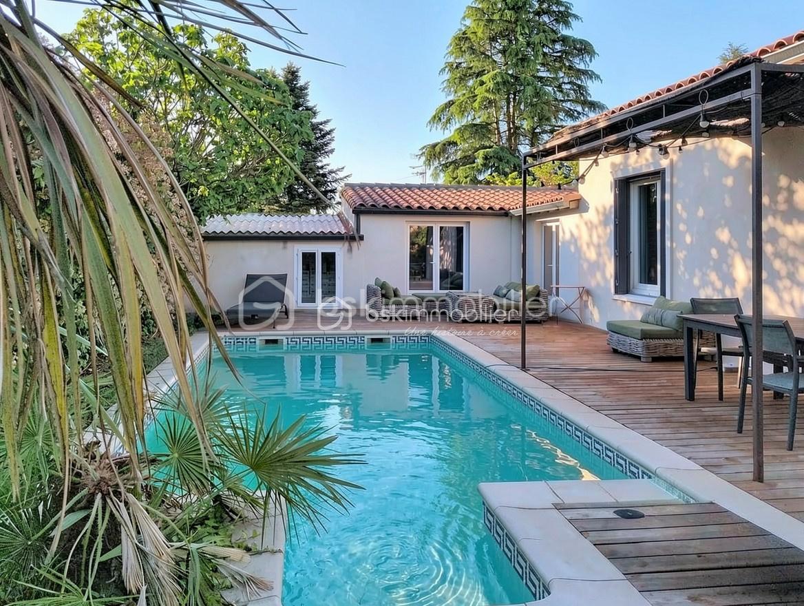 Maison 5 pièces 695 m² · à Castries · 695 m² · 650 000 €