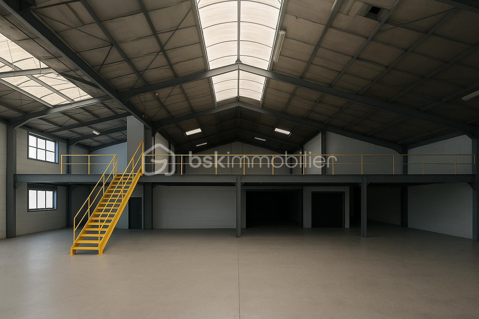 Local de stockage de 1 600 m² - Vue mezzanine.png