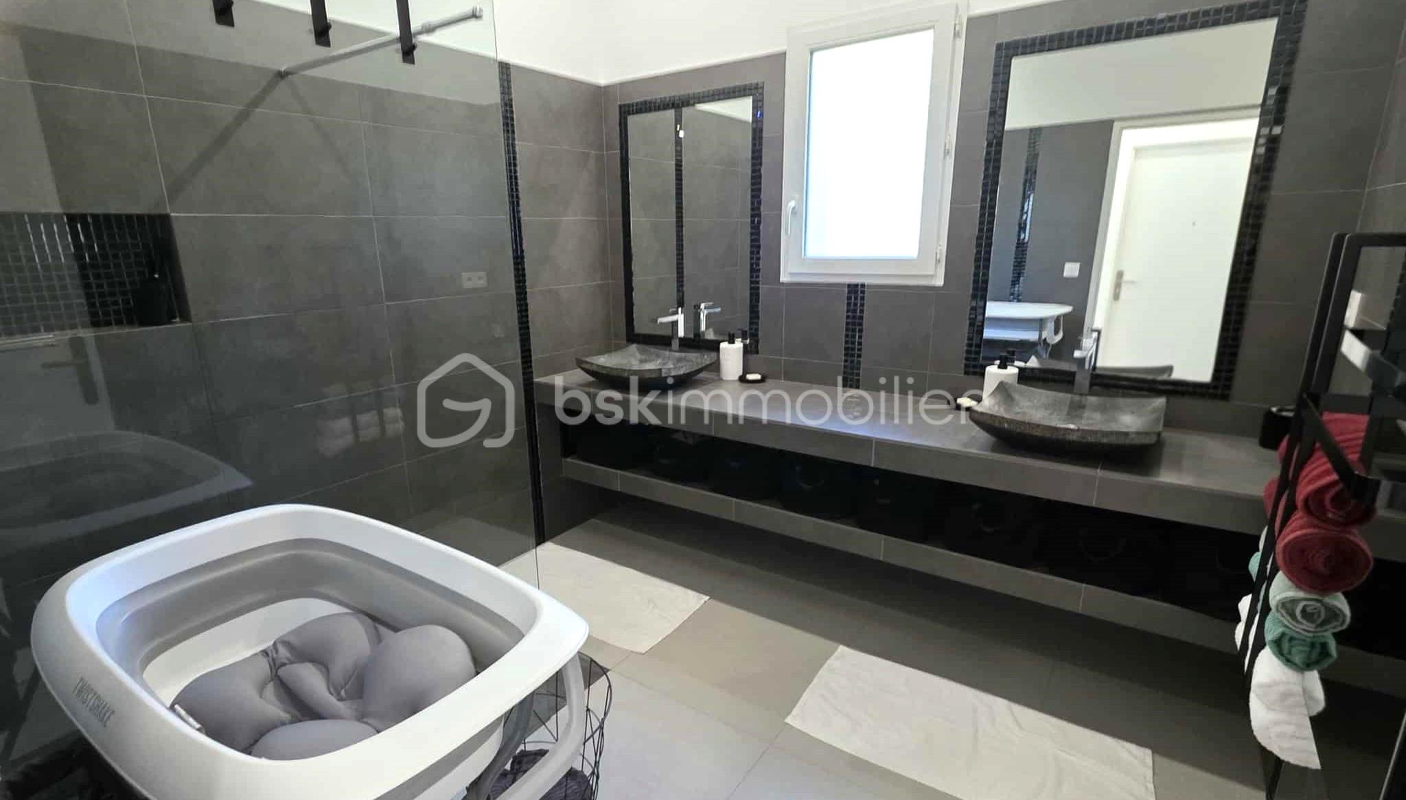 Maison contemporaine de 150 m² - 628610c6-2a55-4c01-aa98-da750cf035f3.jpg