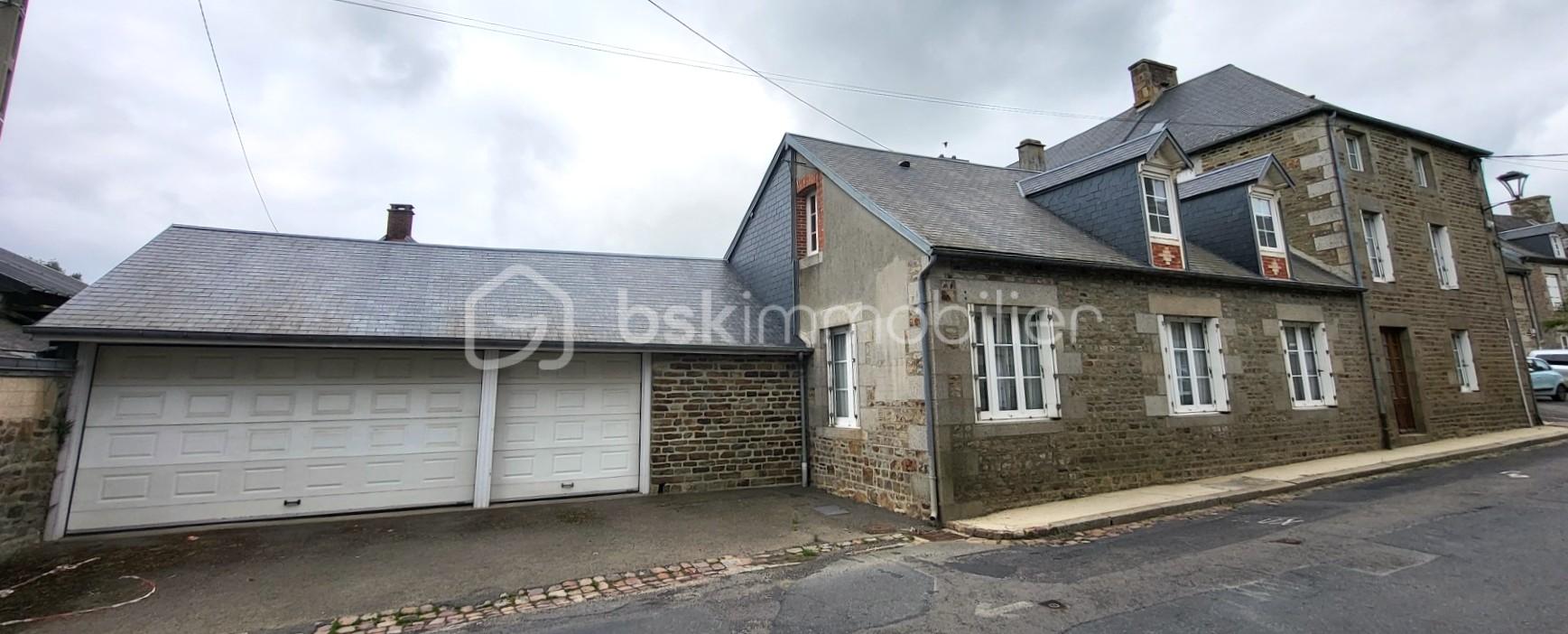 Maison de village de 200 m² - GOU facade garage le 28 07.jpeg