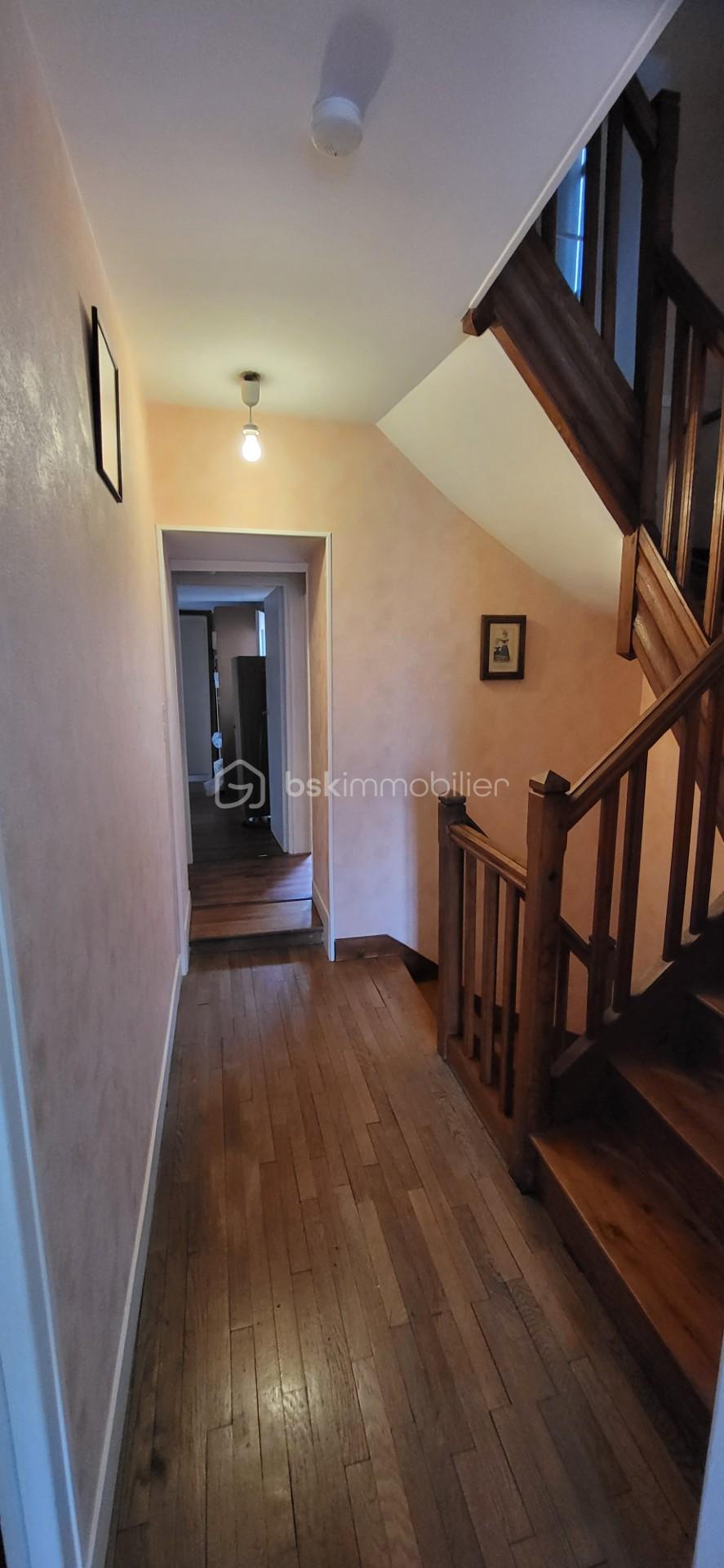 Maison de village de 200 m² - Gou rue du centre dégagement 1er étage.jpg