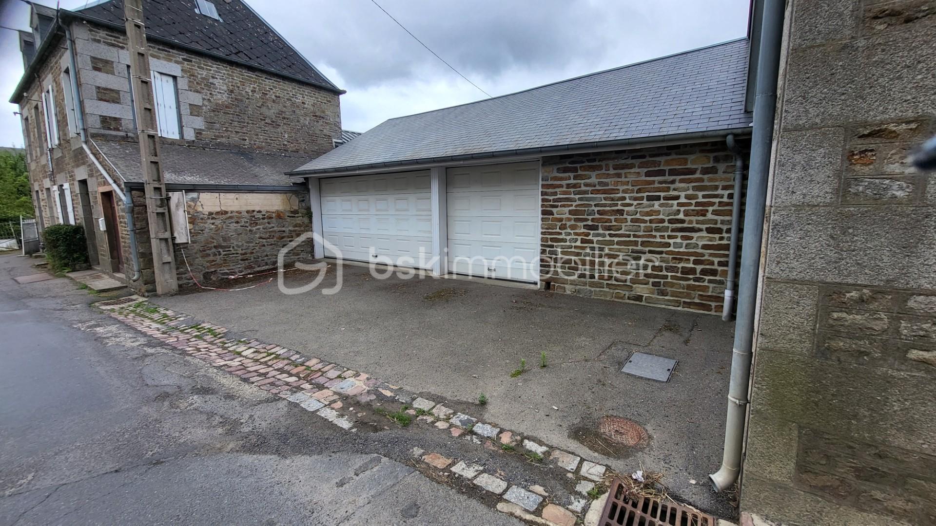 Maison de village de 200 m² - Gou rue du centre garage double 2.jpg