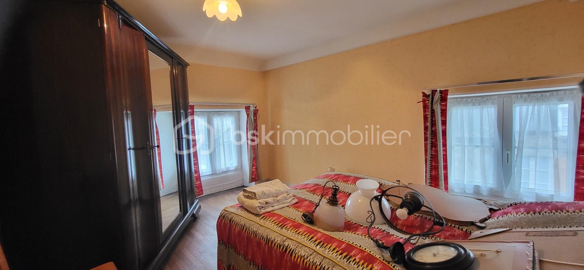 Maison de village de 200 m² - Gou rue du centre chambre 3 du 2eme.jpg