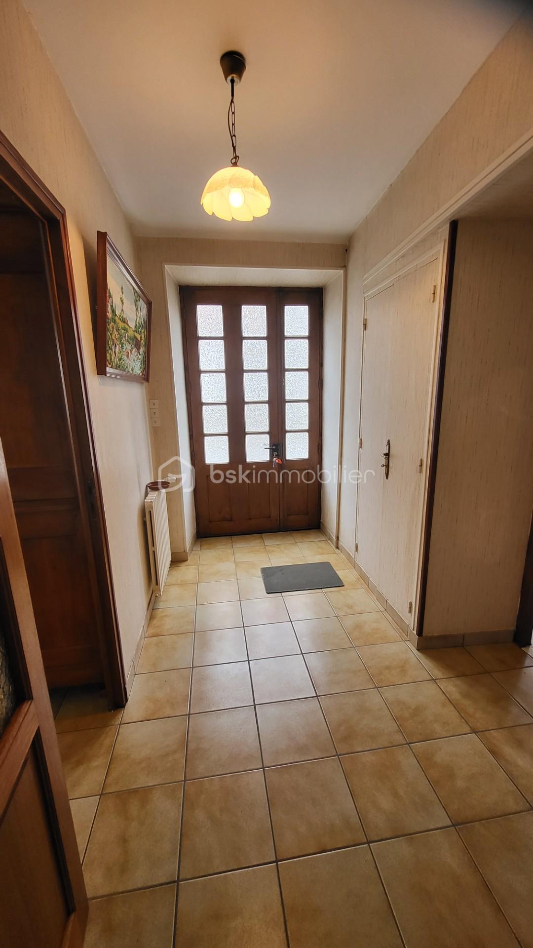 Maison de village de 200 m² - Gou rue du centre hall entrée séjour.jpg