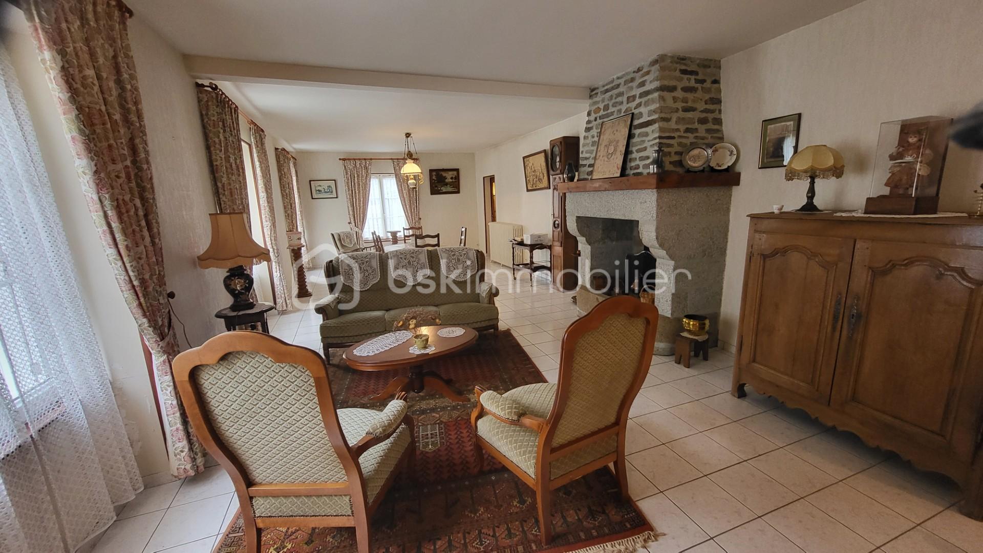 Maison de village de 200 m² - Gou rue du centre séjour 2.jpg