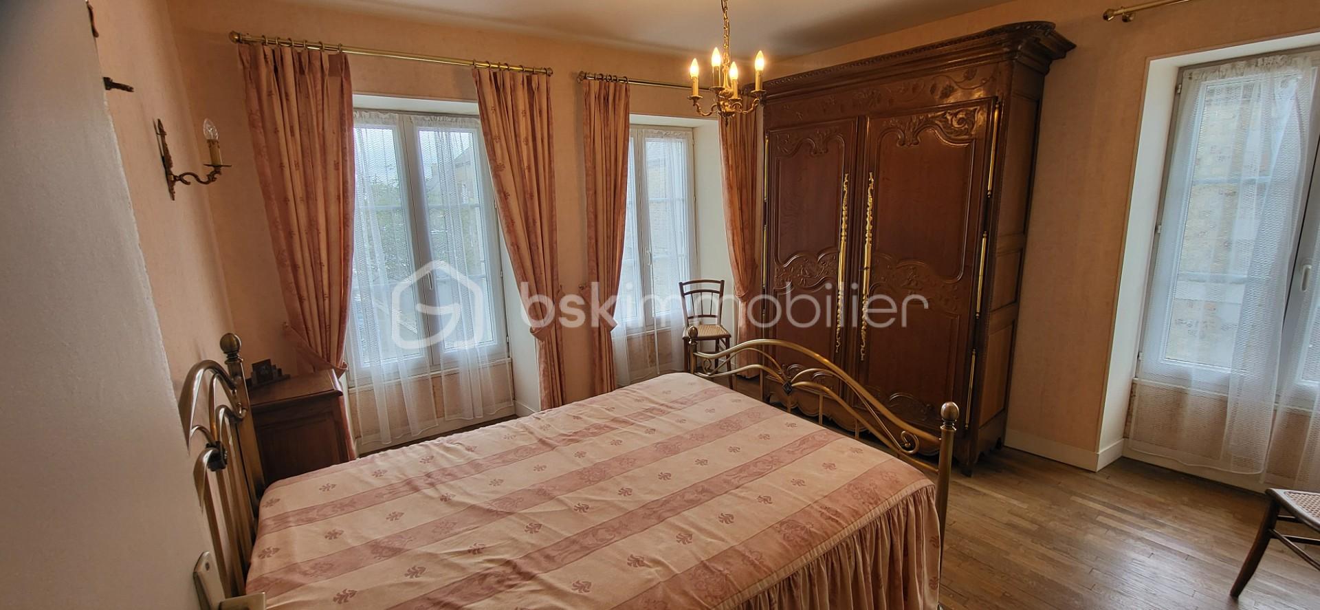 Maison de village de 200 m² - Gou rue du centre chambre 2 du 1er étage.jpg