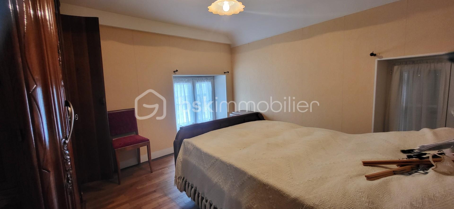 Maison de village de 200 m² - Gou rue du centre chambre 1 du 2eme.jpg
