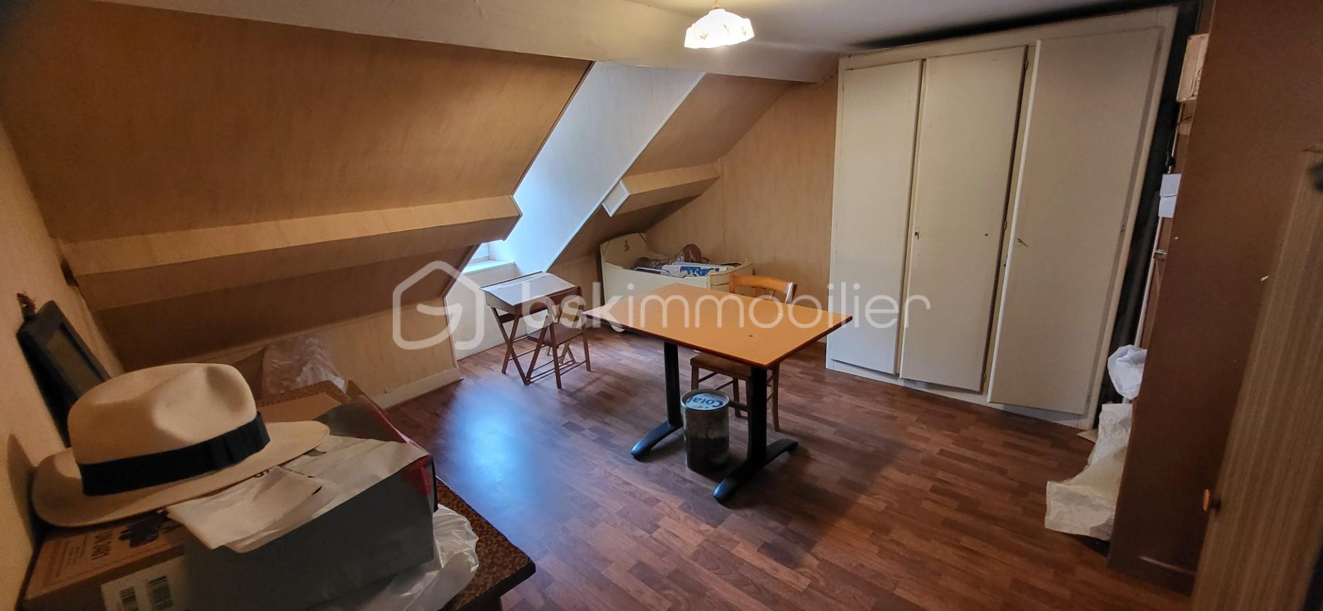 Maison de village de 200 m² - Gou rue du centre chambre 5 du 2eme.jpg