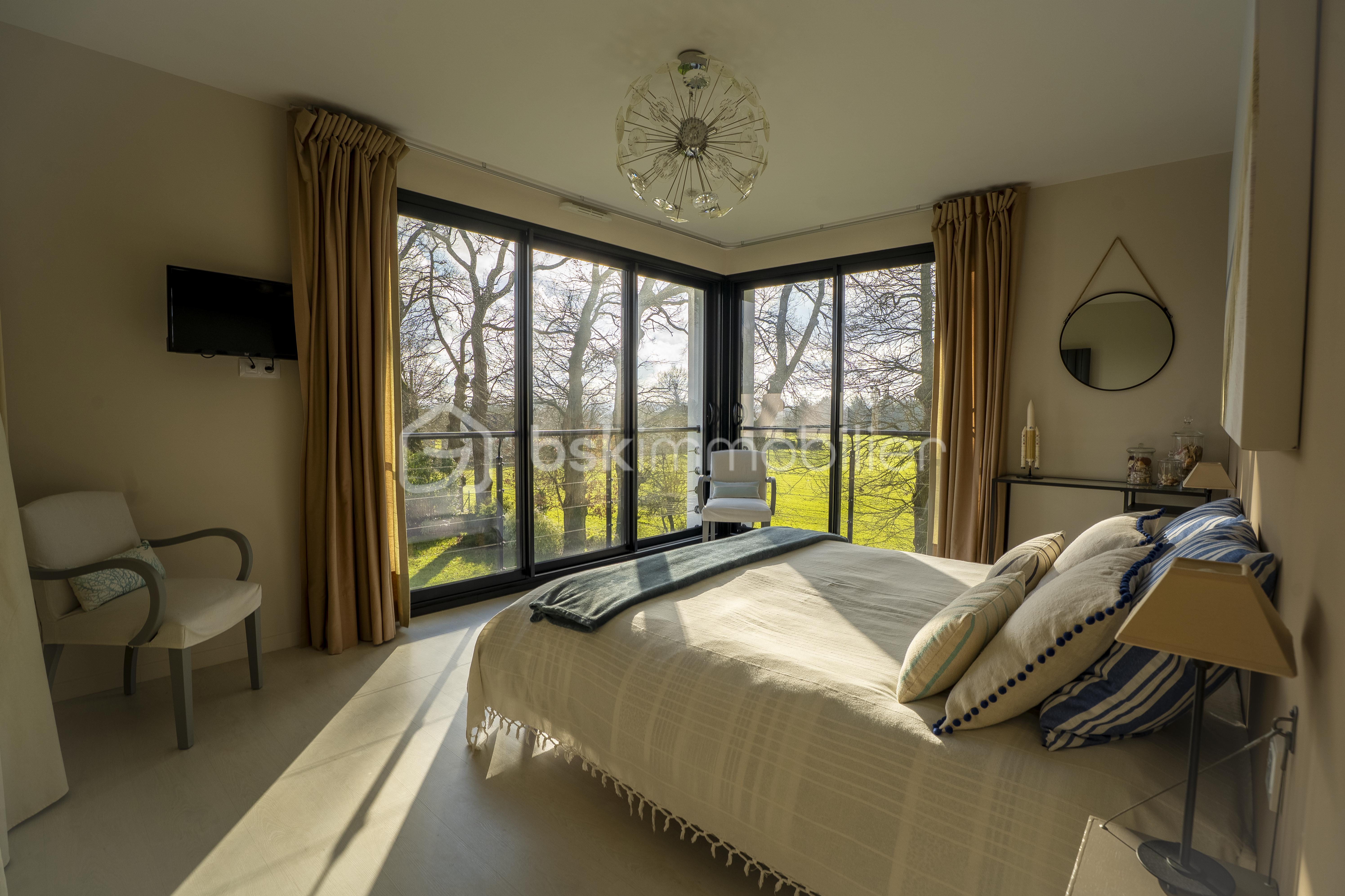 Maison d architecte de 281 m² - Chambre 1 HDR.png