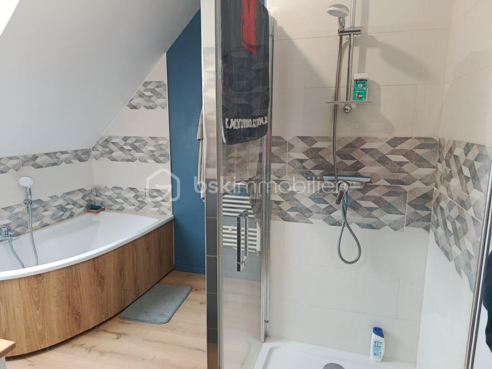 Maison traditionnelle de 102 m² - DOUCHE ET BAIGNOIRE.jpg