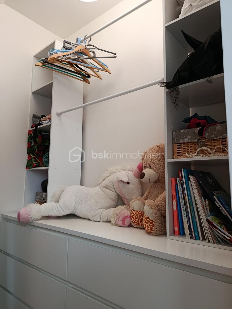 Maison traditionnelle de 102 m² - DRESSING FILLE.jpg