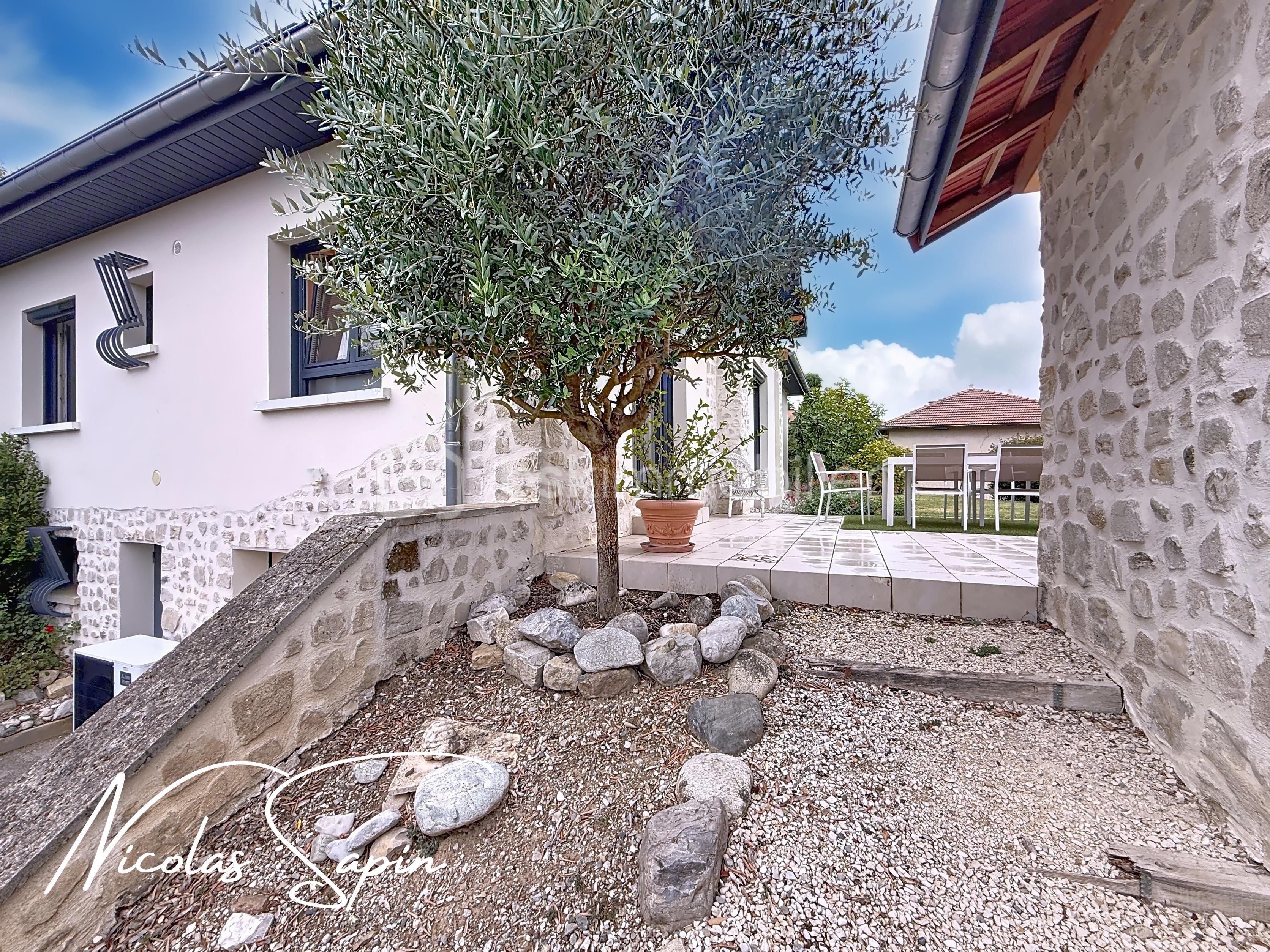 Maison de 160 m² - jarrie_00003.jpeg