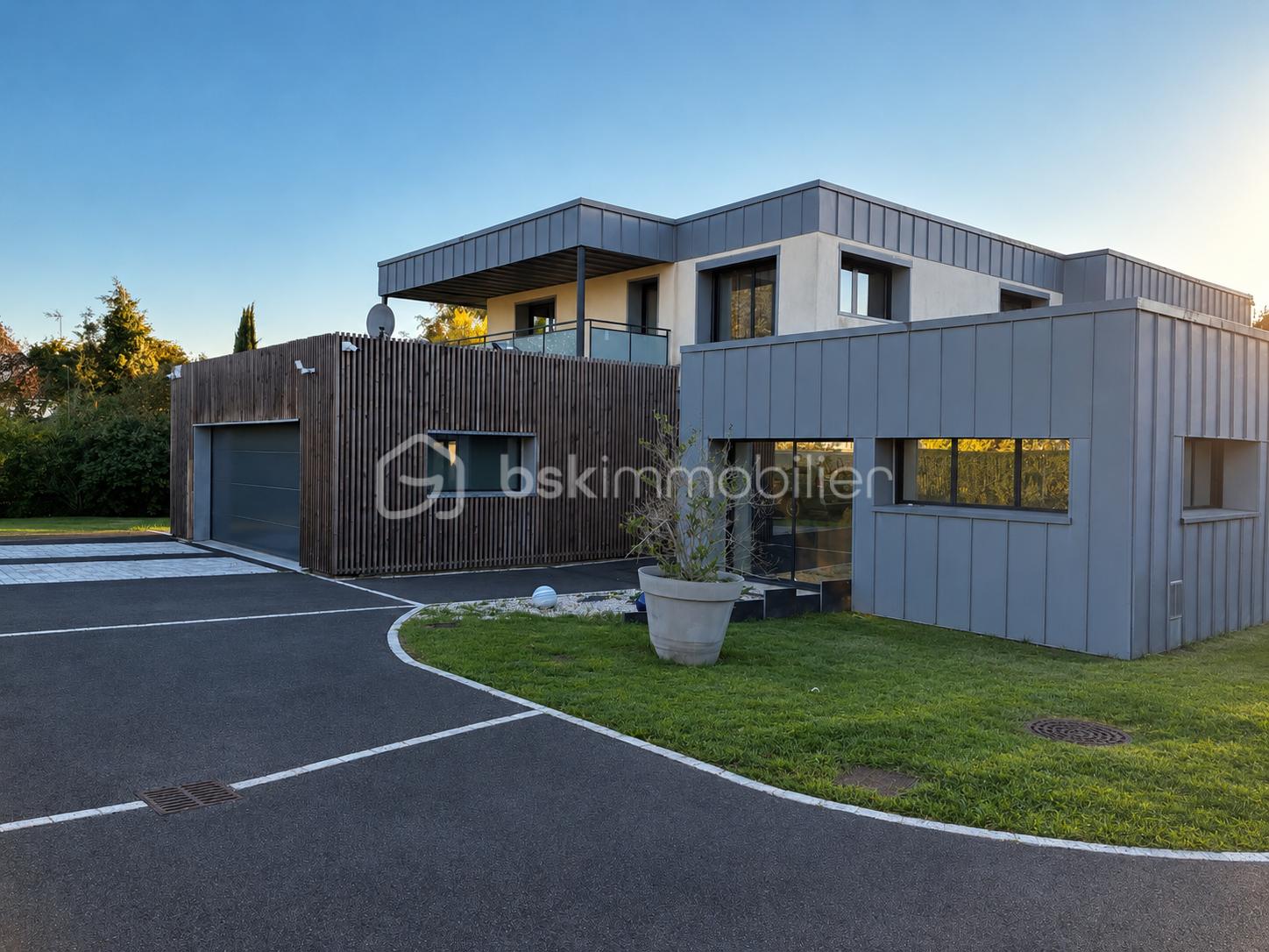 Maison 8 pièces 335 m² · à Saint-Avertin · 335 m² · 1 290 000 €