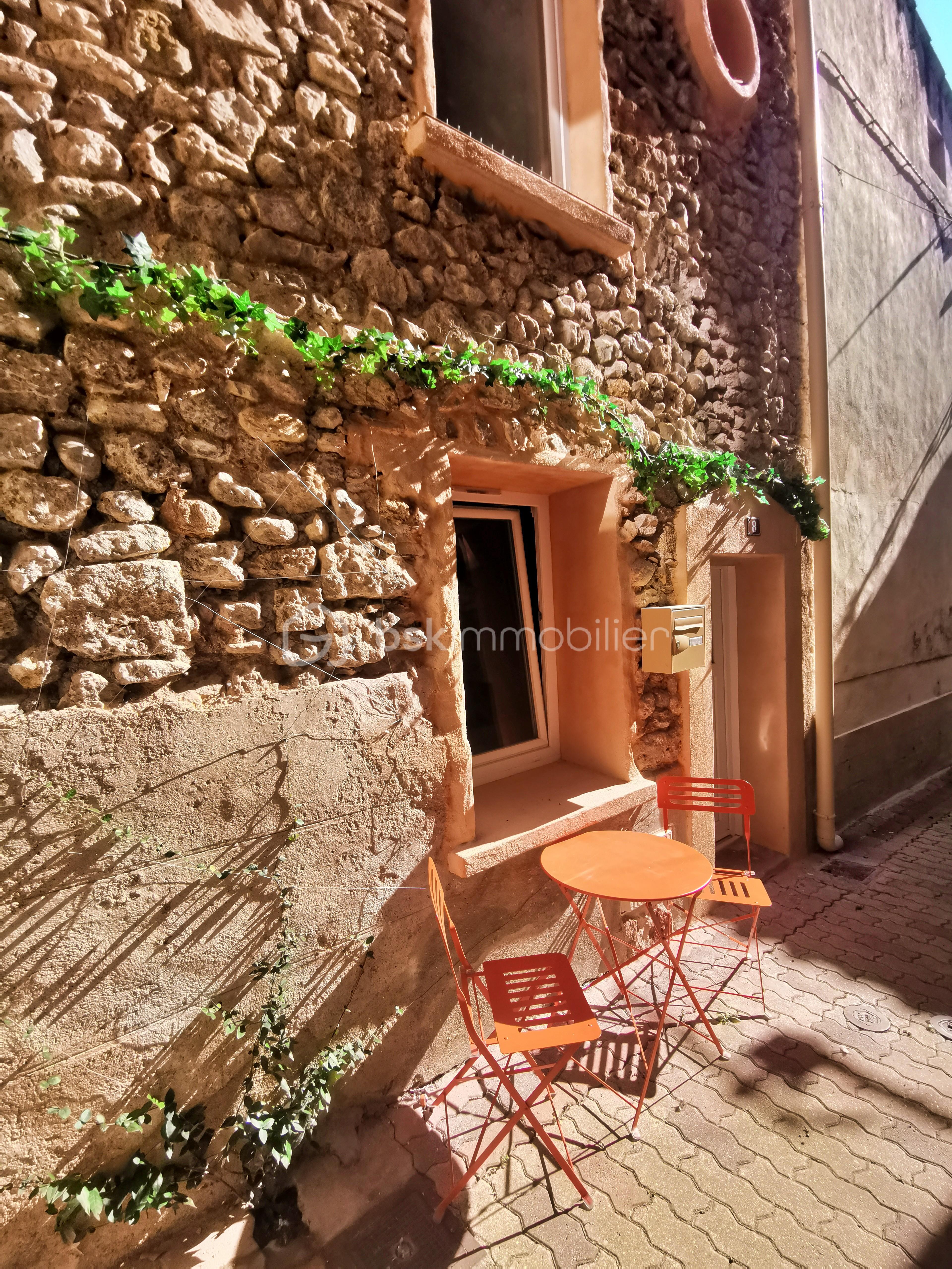 Maison de village de 51 m² - Devant de porte.jpg