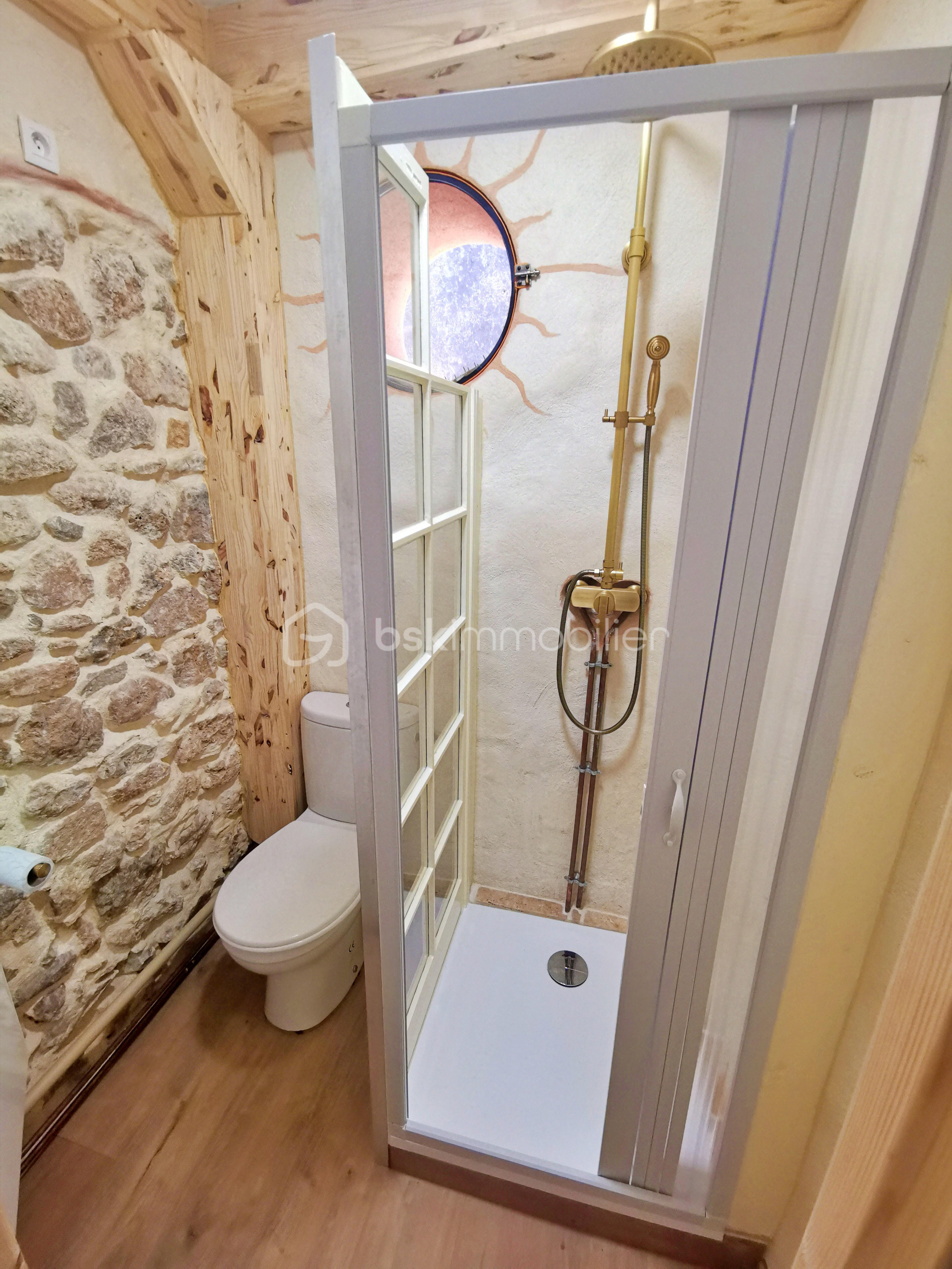 Maison de village de 51 m² - Salle d'eau 1er.jpg