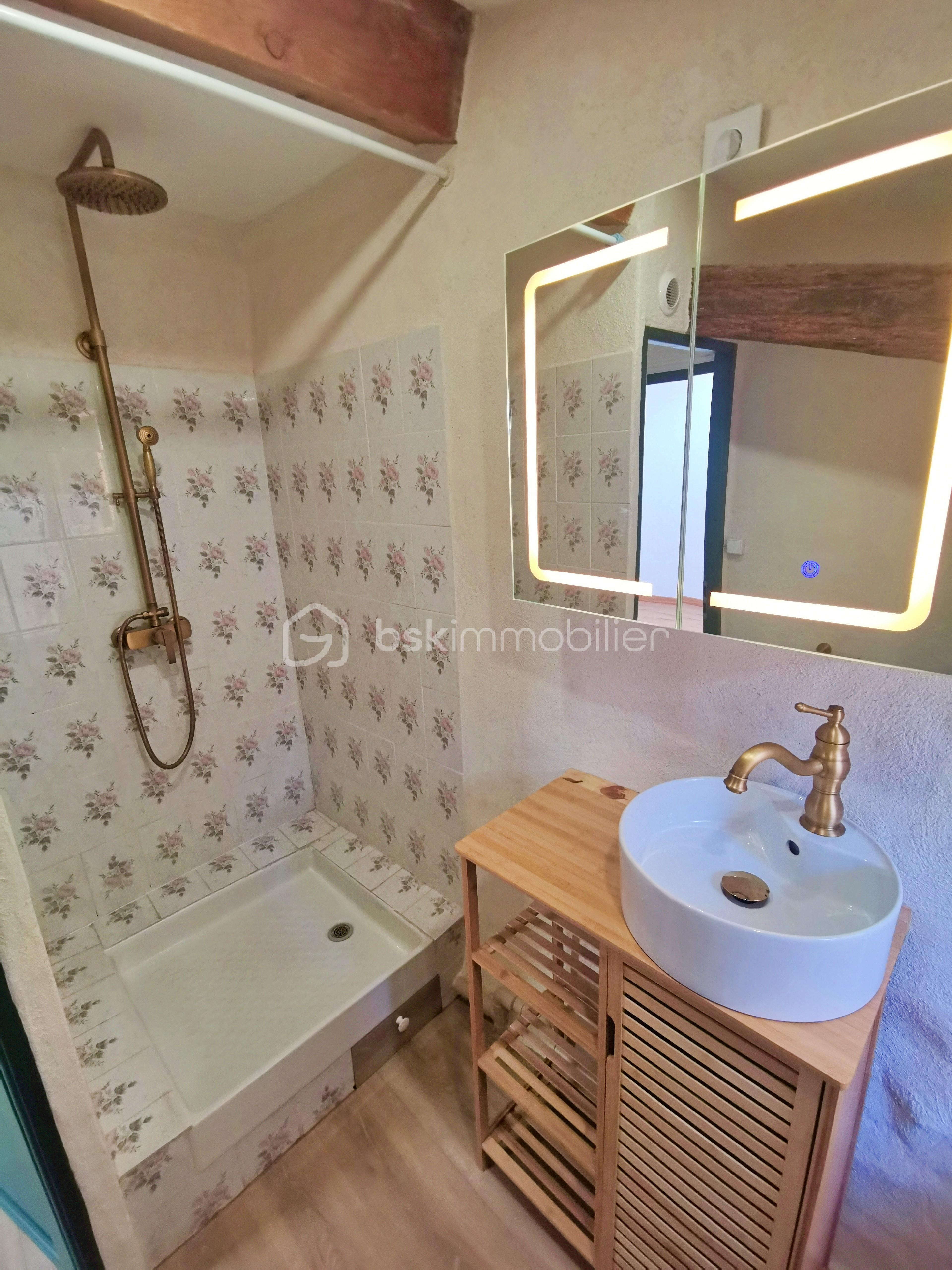 Maison de village de 51 m² - Salle d'eau 2nd.jpg