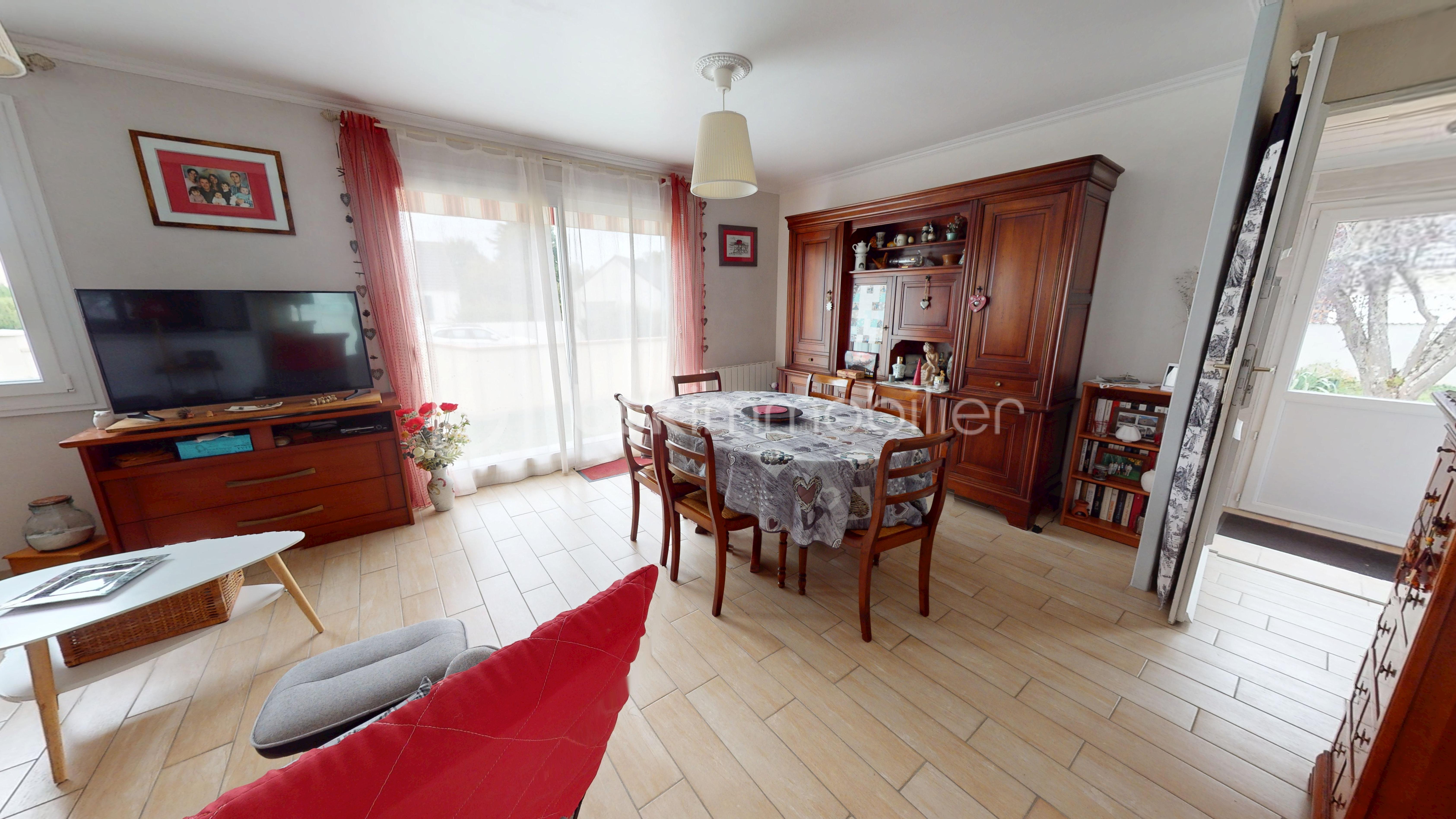 Pavillon de 70 m² - 10042025_121526.jpg