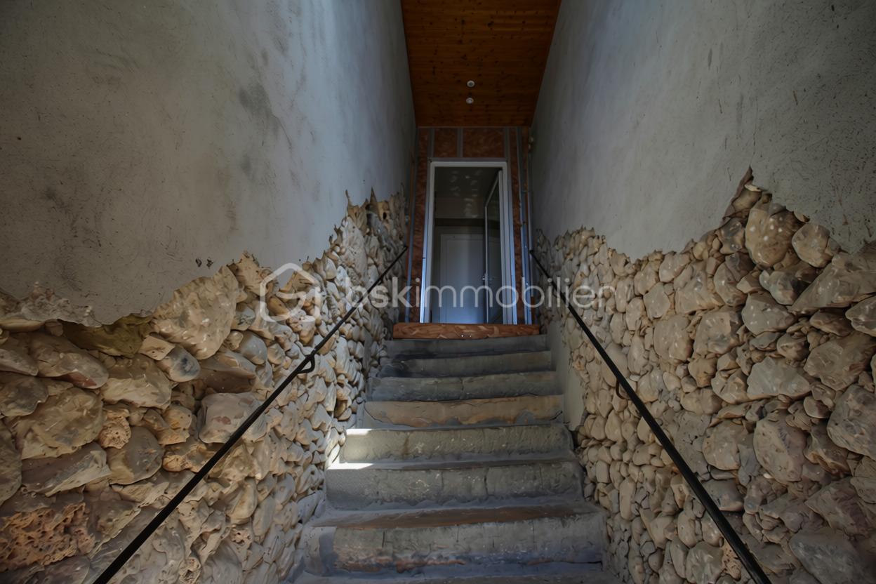 ESCALIER EN PIERRE.jpg
