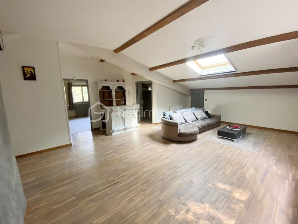 Maison de 450 m² - maison-grezieu-la-varenne-craponne-dependance-salon-bar.jpg
