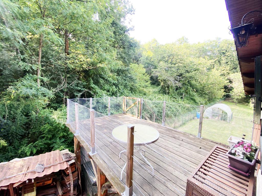 Maison de 450 m² - maison-grezieu-la-varenne-craponne-dependance-terrasse-exterieur.jpg