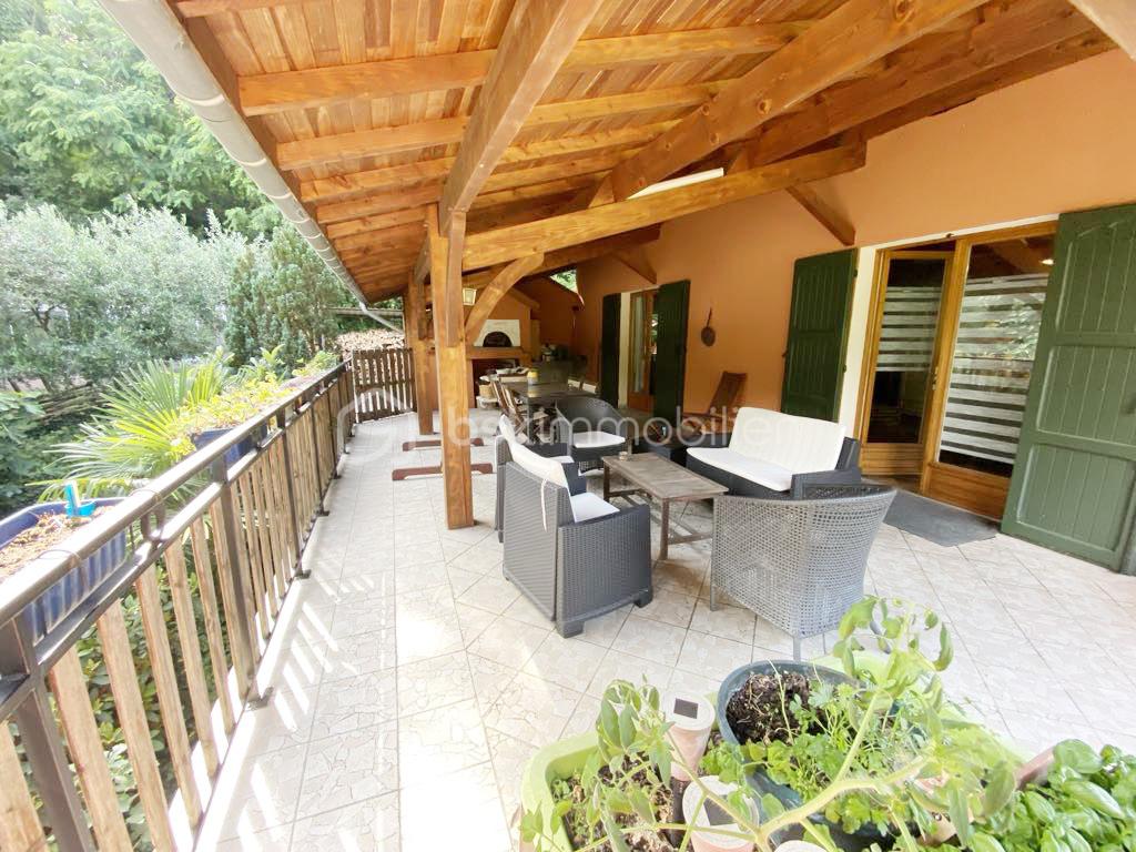 Maison de 450 m² - maison-grezieu-la-varenne-craponne-terrasse-salon-sam-exterieur.jpg