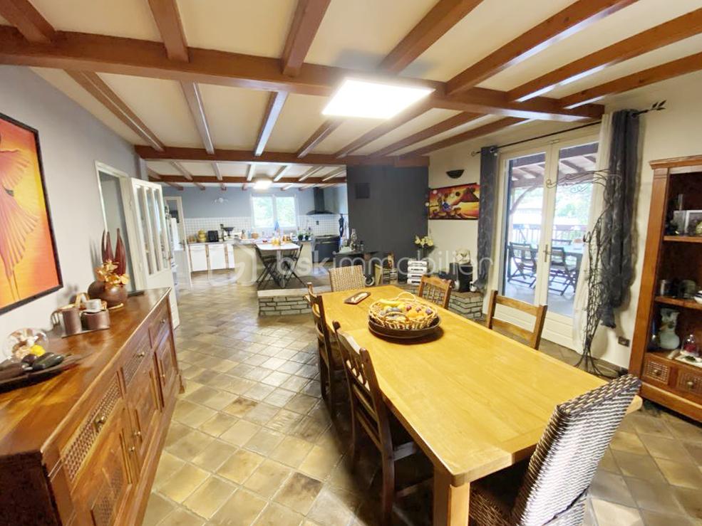 Maison de 450 m² - maison-grezieu-la-varenne-craponne-salle-a-manger-grande-piece.jpg