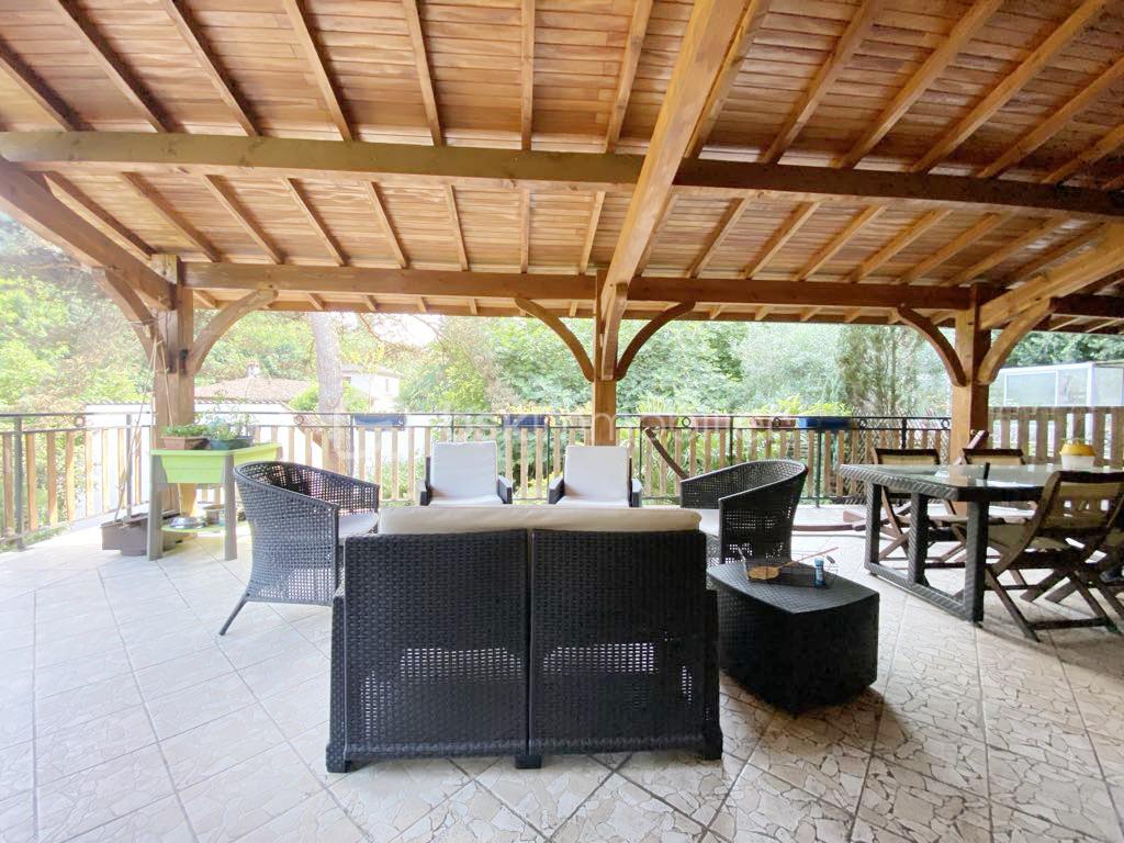 Maison de 450 m² - maison-grezieu-la-varenne-craponne-terrasse-salon.jpg
