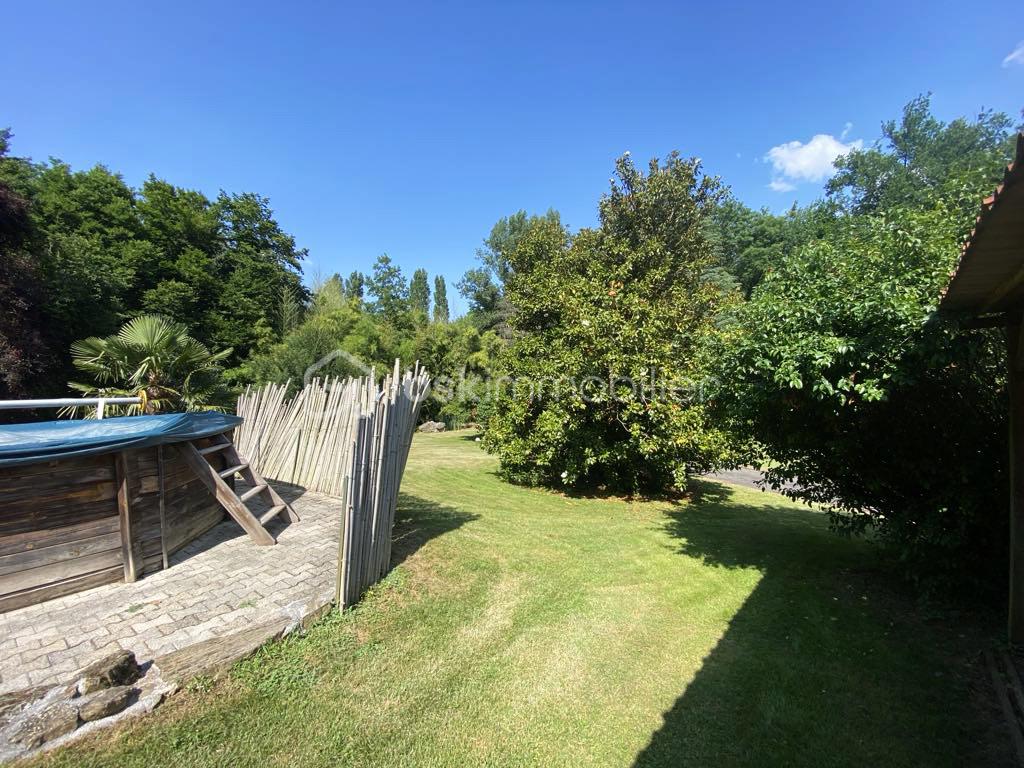 Maison de 450 m² - maison-grezieu-la-varenne-craponne-terrain-jardin-piscine-hors-sol.jpg
