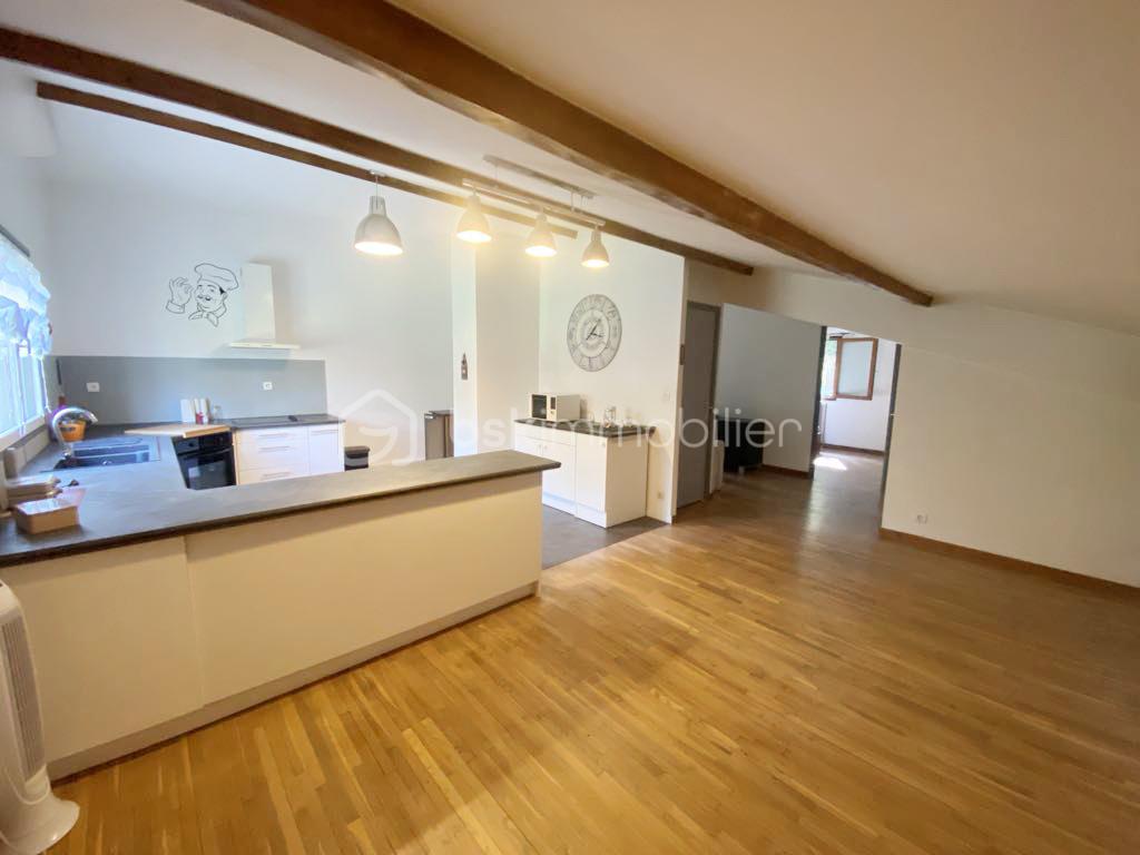 Maison de 450 m² - maison-grezieu-la-varenne-craponne-dependance-cuisine.jpg