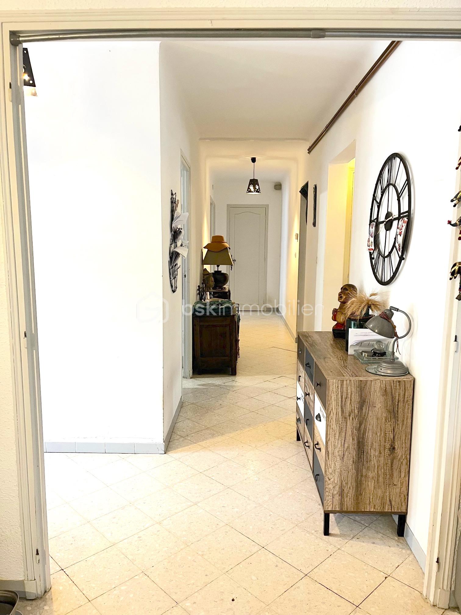 Immeuble de 190,11 m² - couloir.jpg