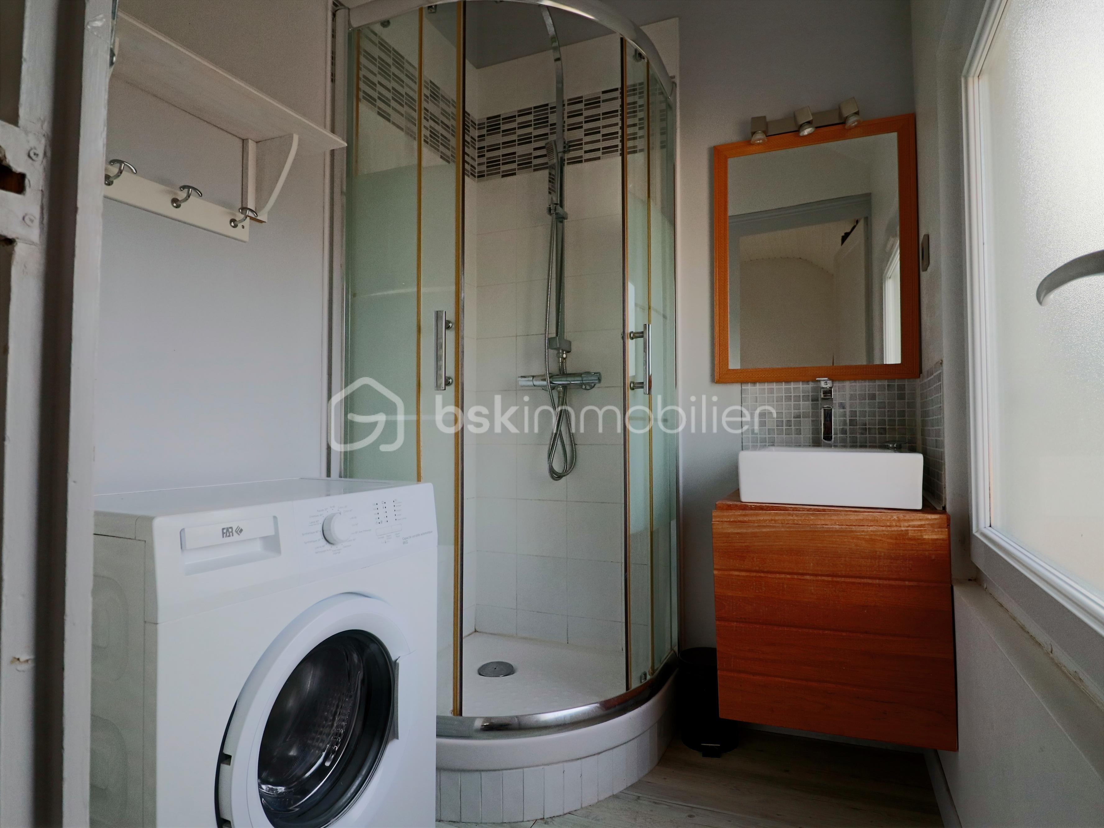 Appartement de 30,38 m² - salledebains.JPG