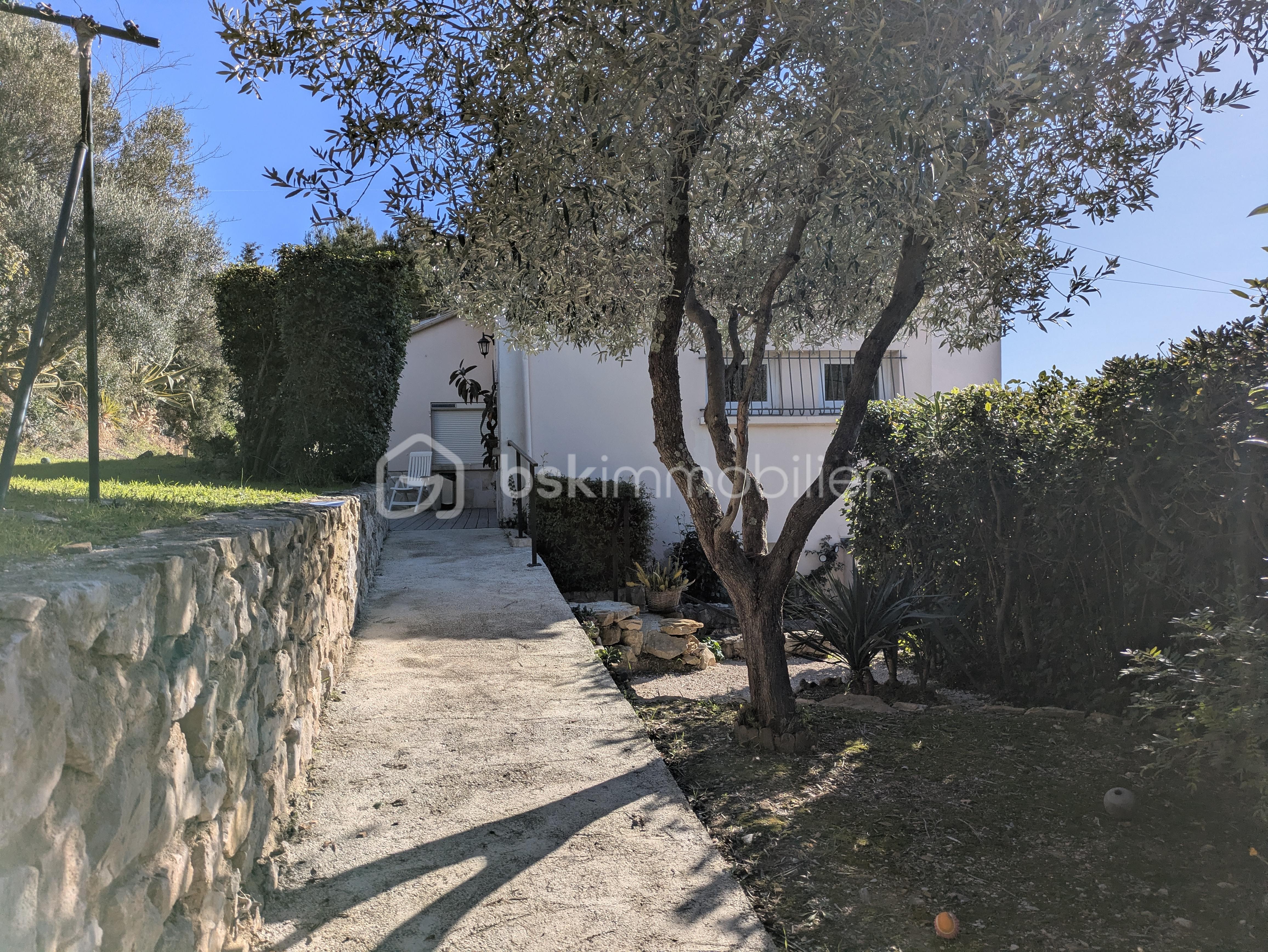 Maison de 104,33 m² - entree pieton 1.jpg