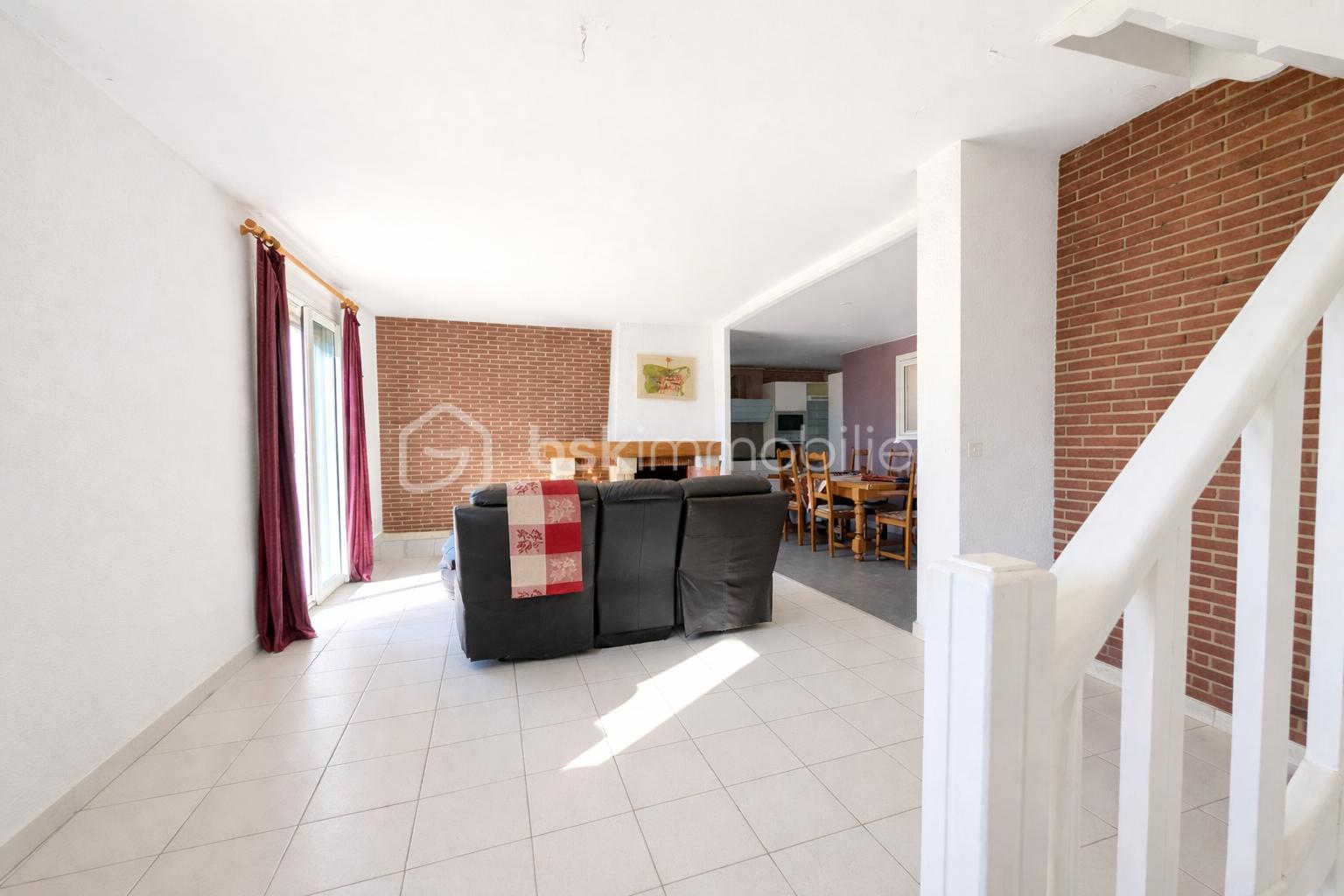 Maison de 104,33 m² - pub salon 1.png