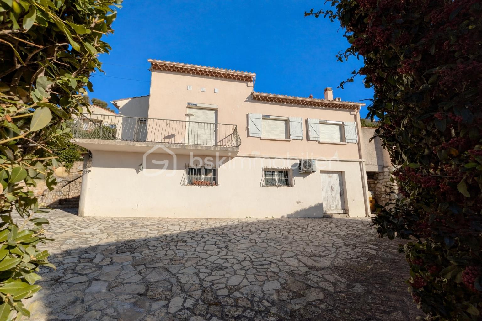 Maison de 104,33 m² - pub facade avant.png