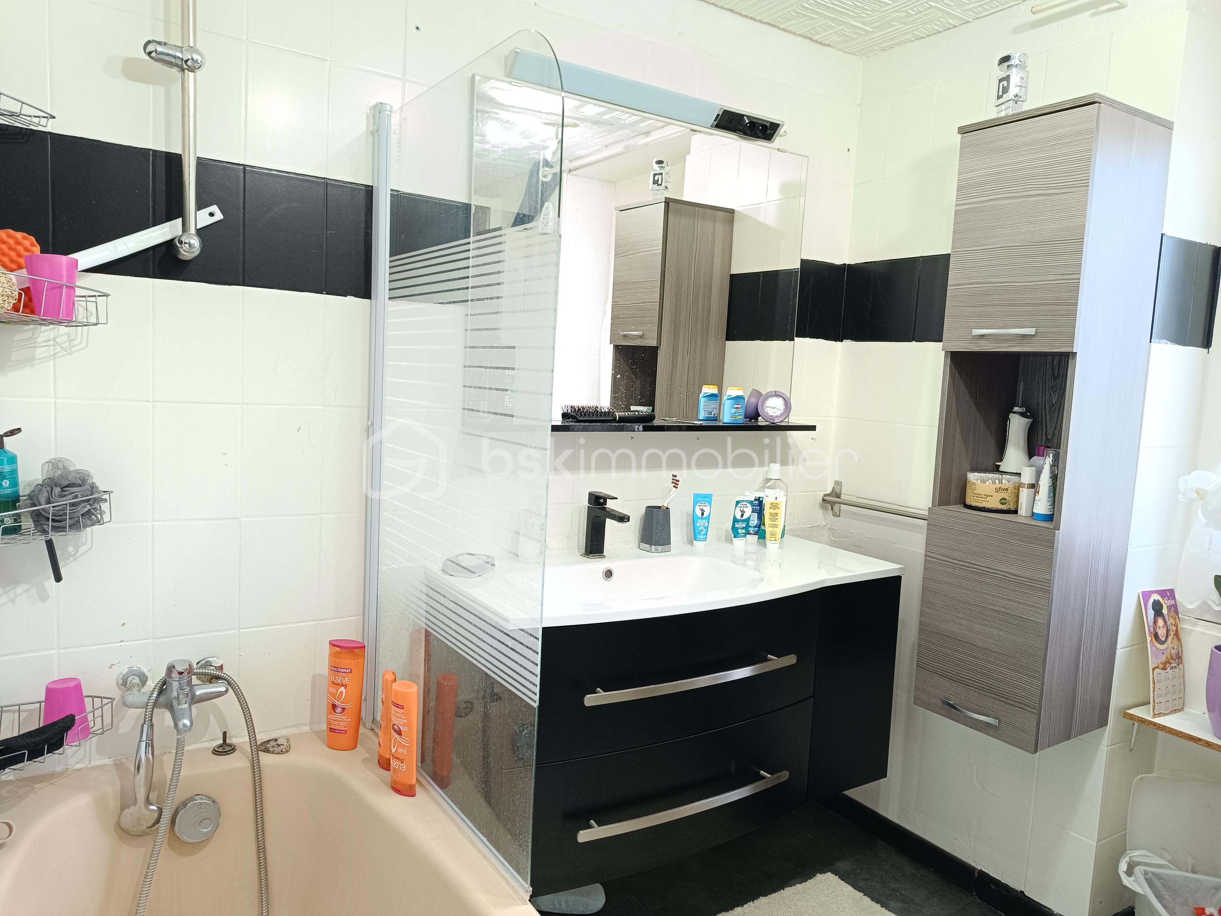 Maison de village de 120 m² - sdb2.jpg