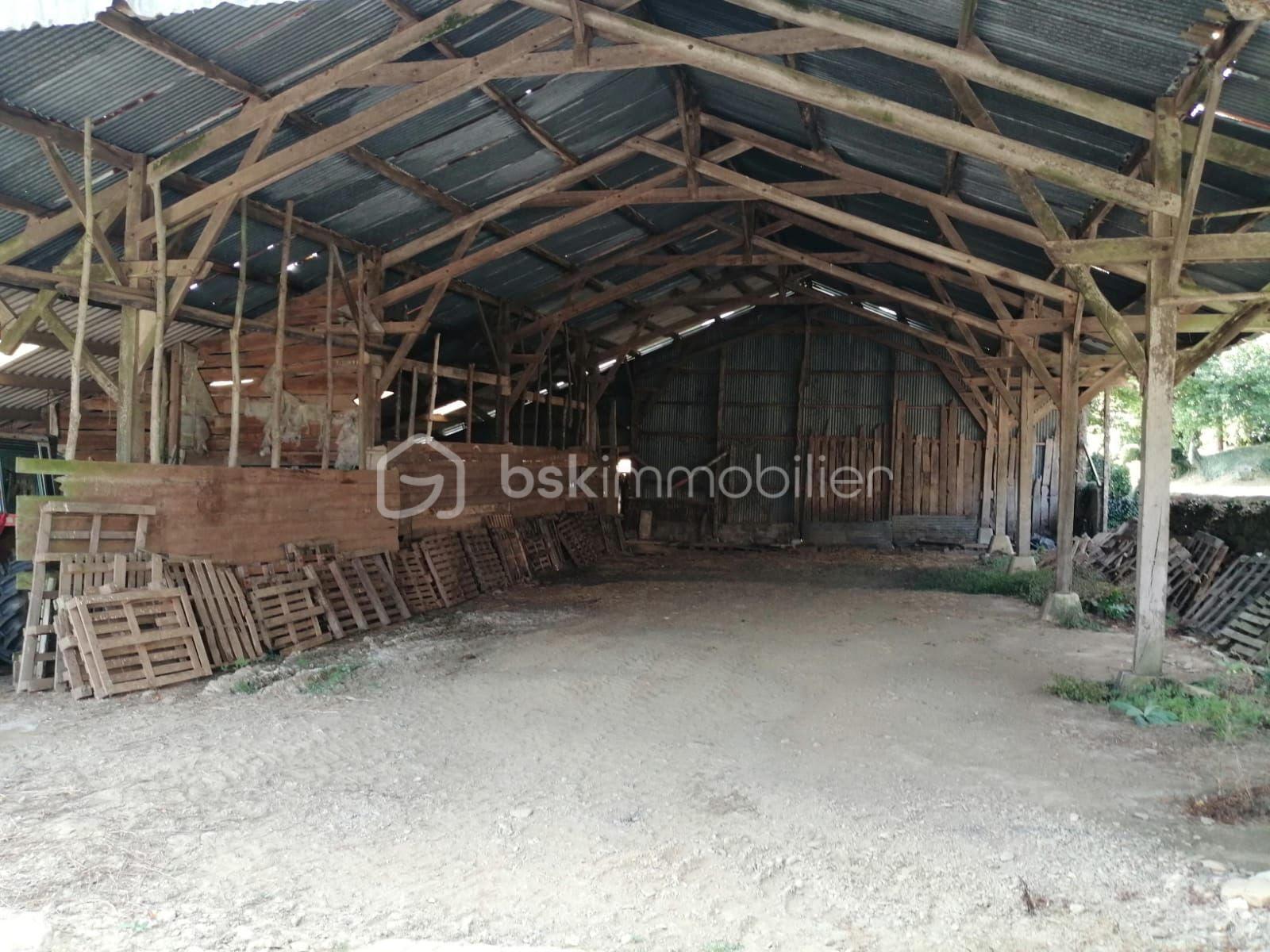 Corps de ferme de 113 m² - hangar stang.jpg