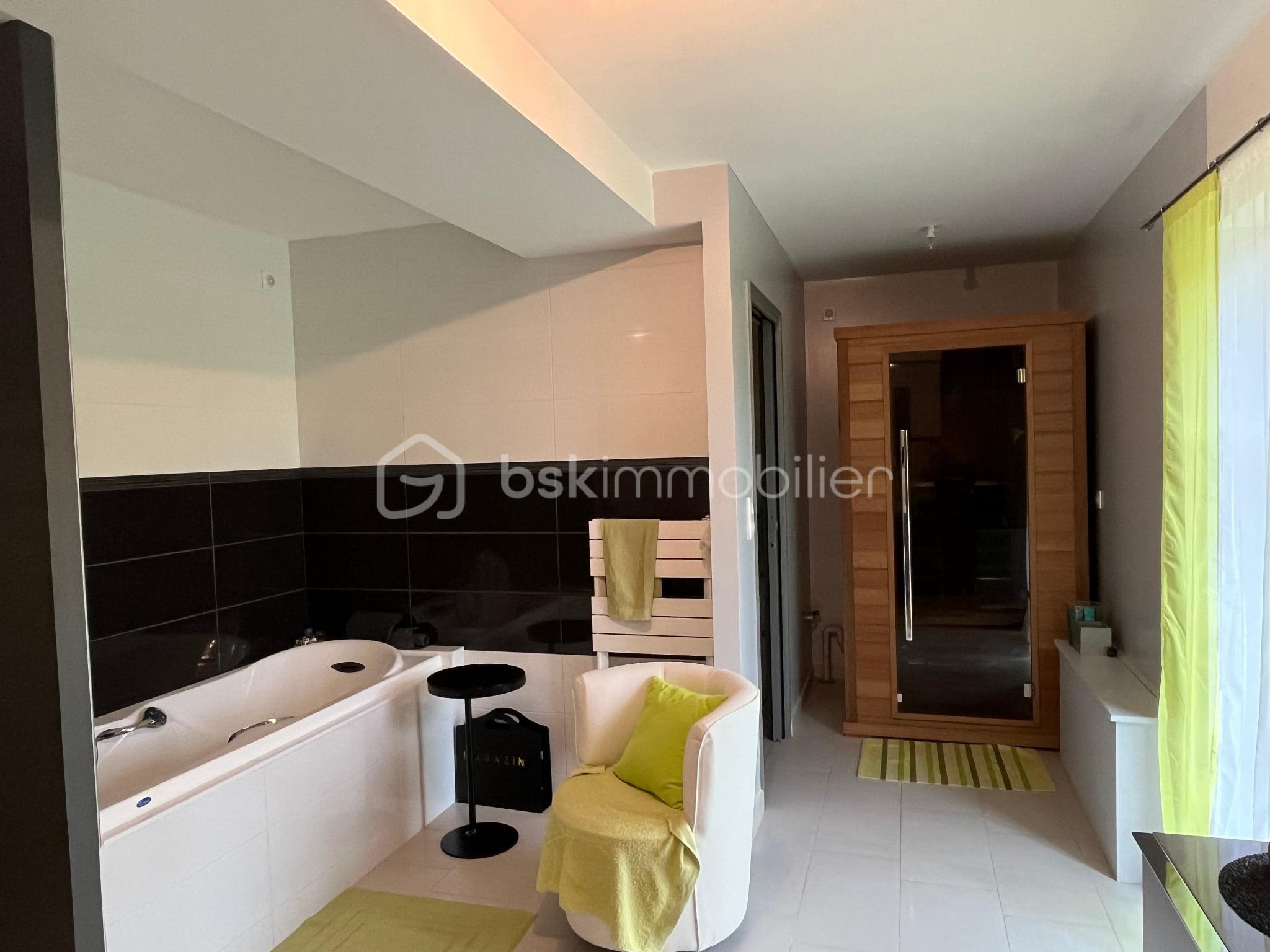 Maison de 230 m² - 27dffc6f-b649-4573-aef5-bd011af9015a.jpg