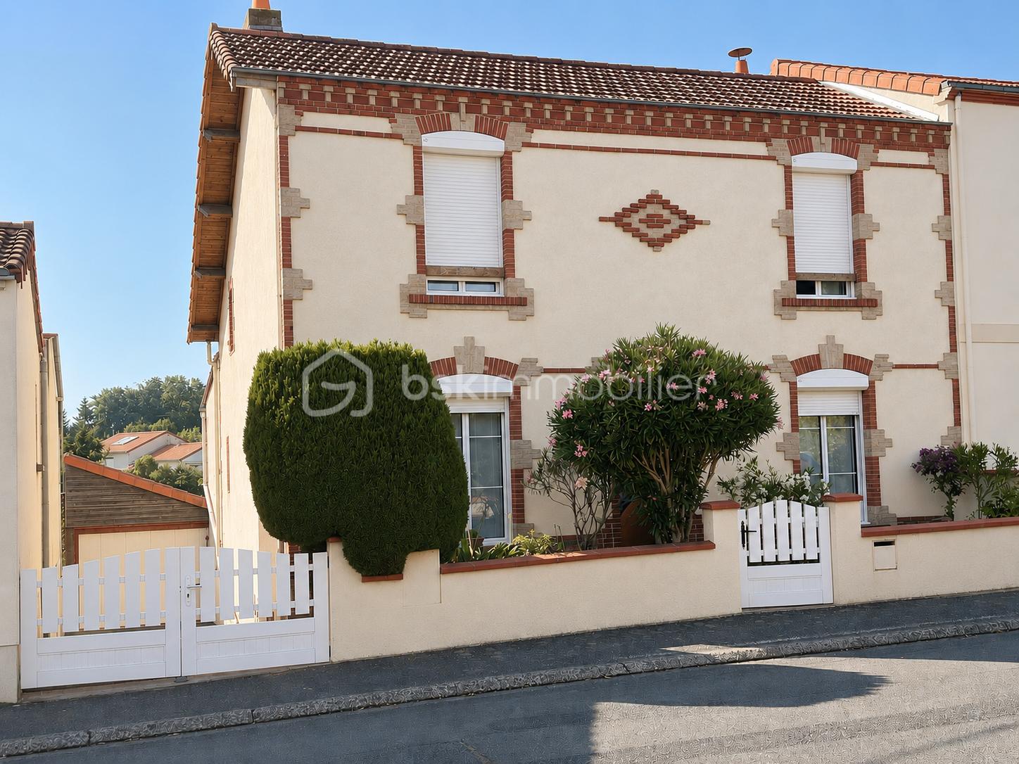 Façade.jpg.png