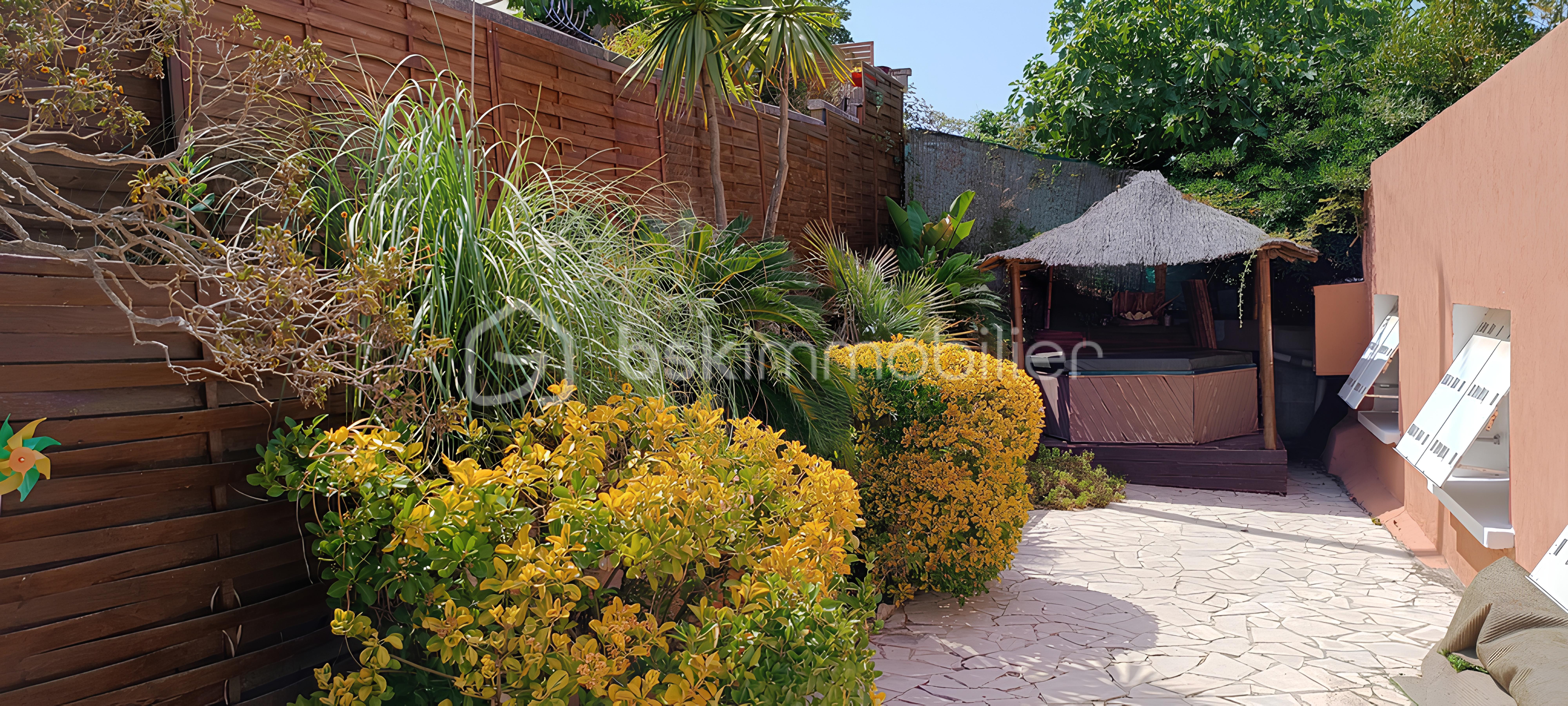 24 Terrasse avec jacuzzi.jpg