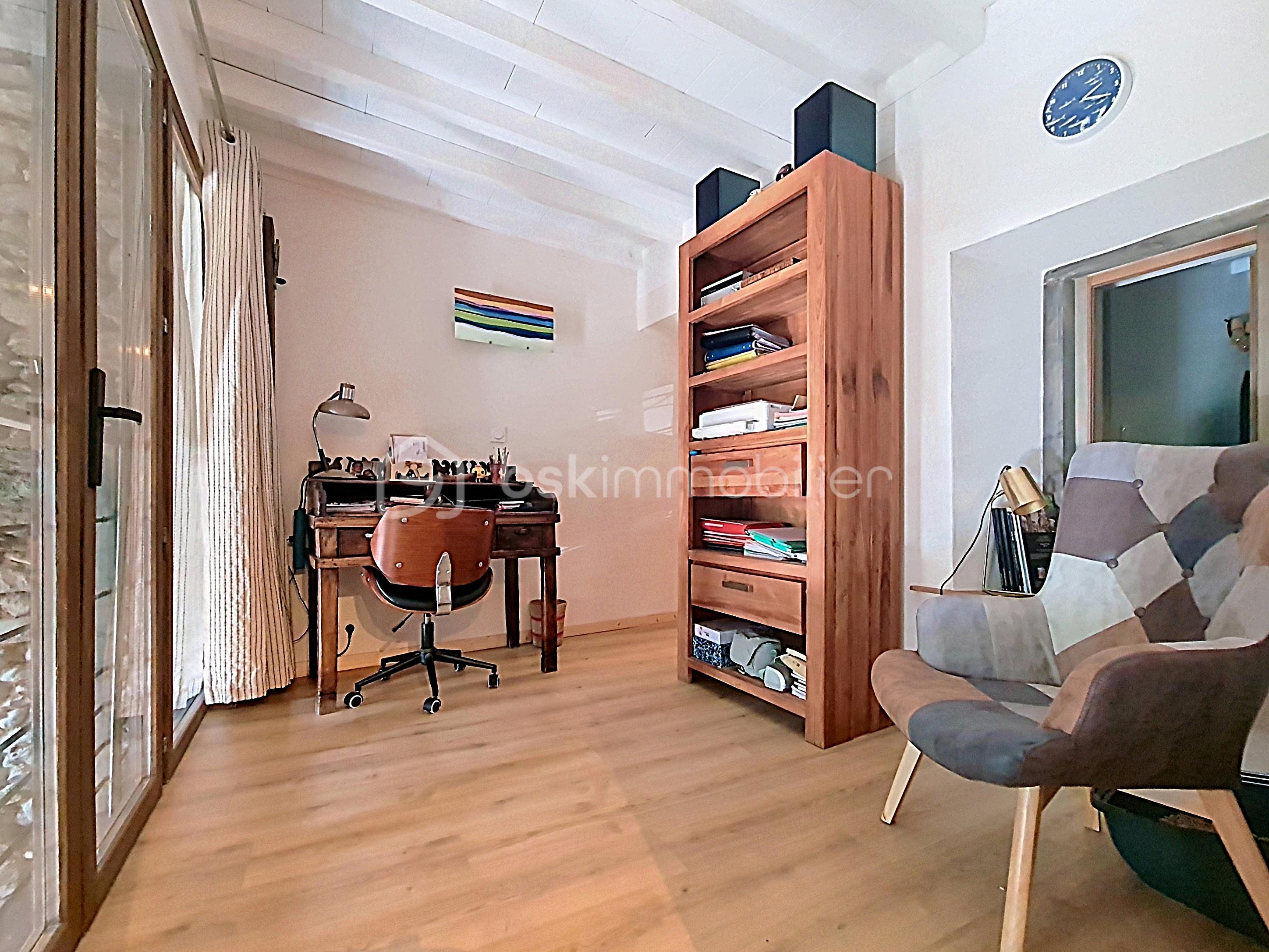 bureau.jpg