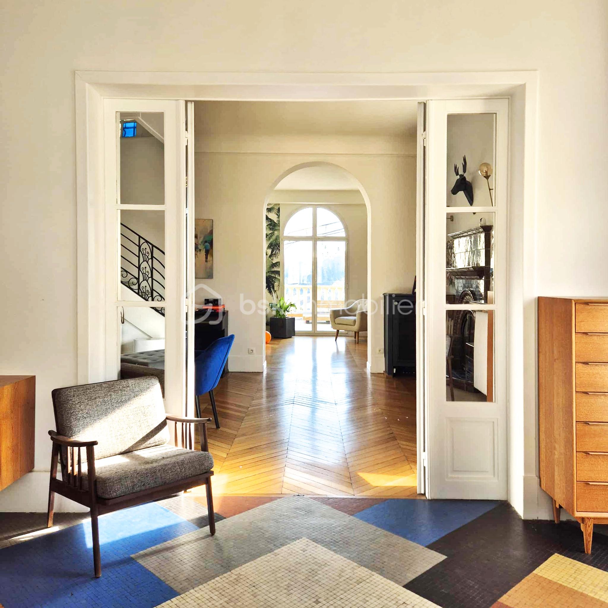 Demeure de 564,97 m² - vestibule vers salle.jpeg